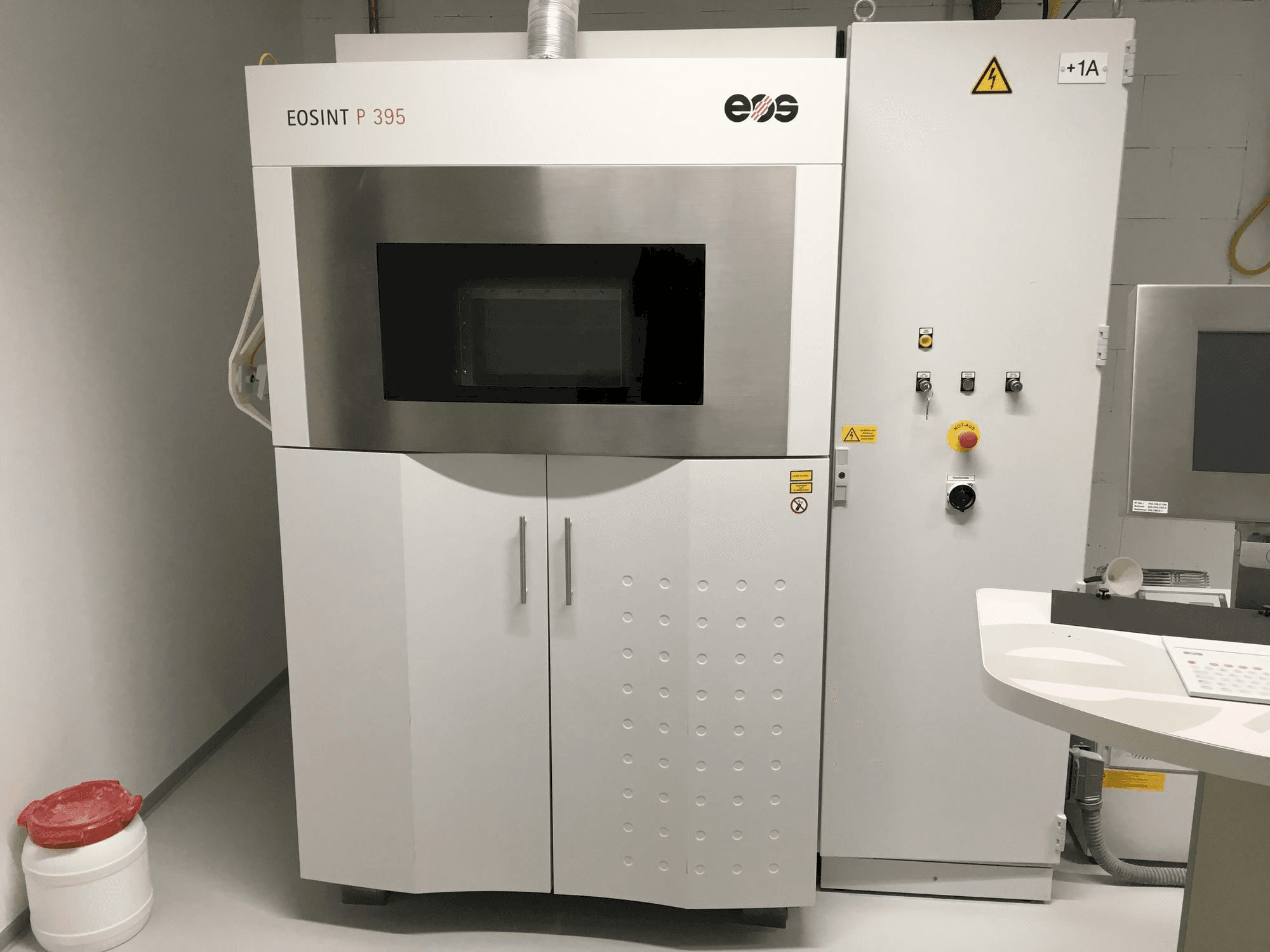 Prikaz stroja EOS EOSINT P 395 sprijeda