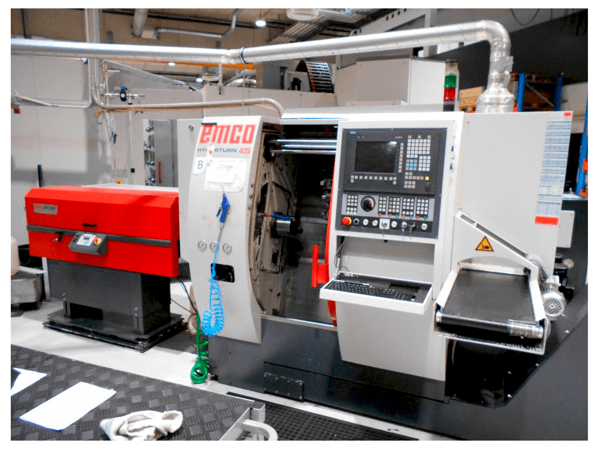 Prikaz stroja EMCO Hyperturn 45 sprijeda