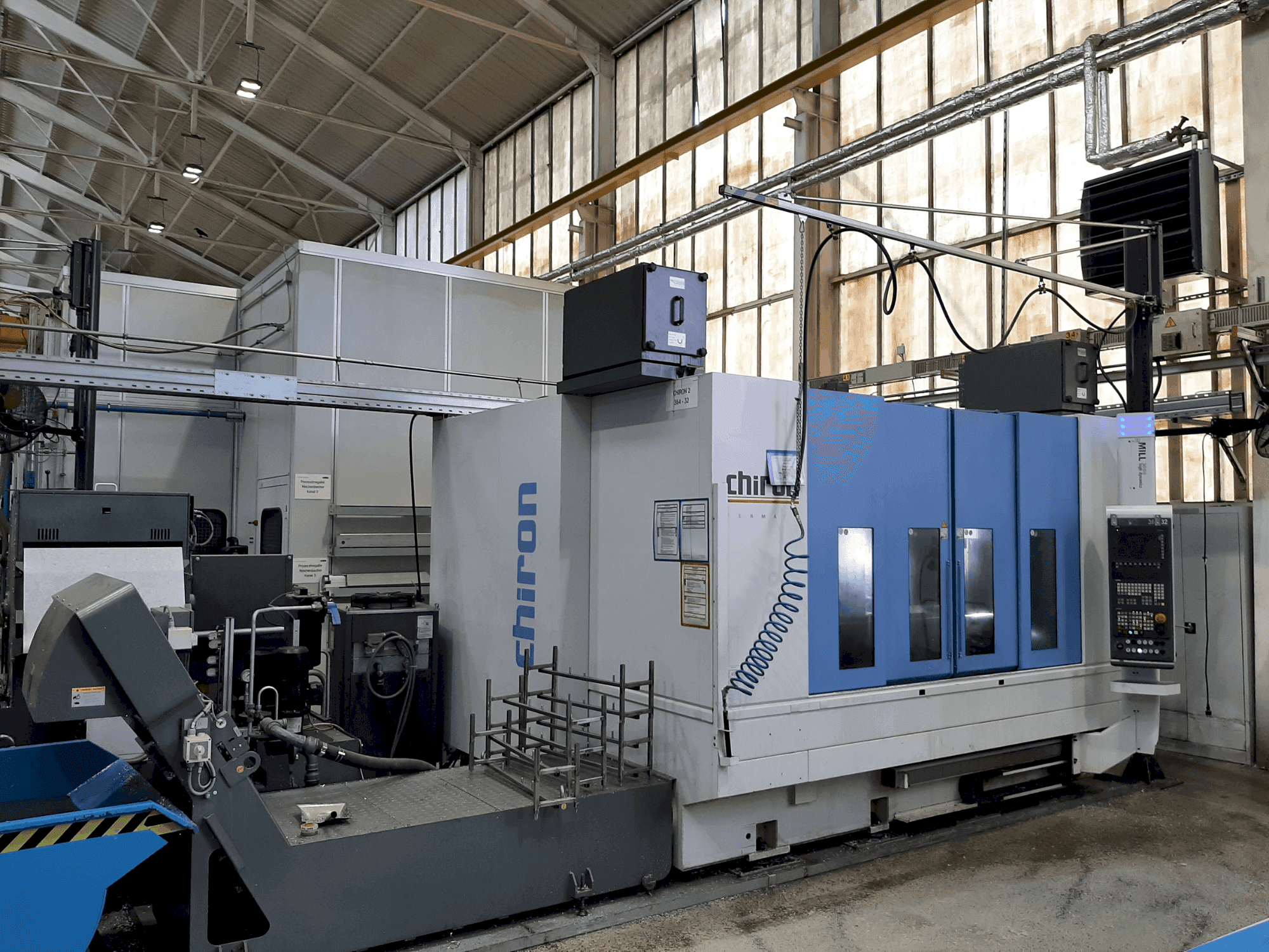 Prikaz stroja CHIRON Mill 2000 High Dynamics (2018) sprijeda