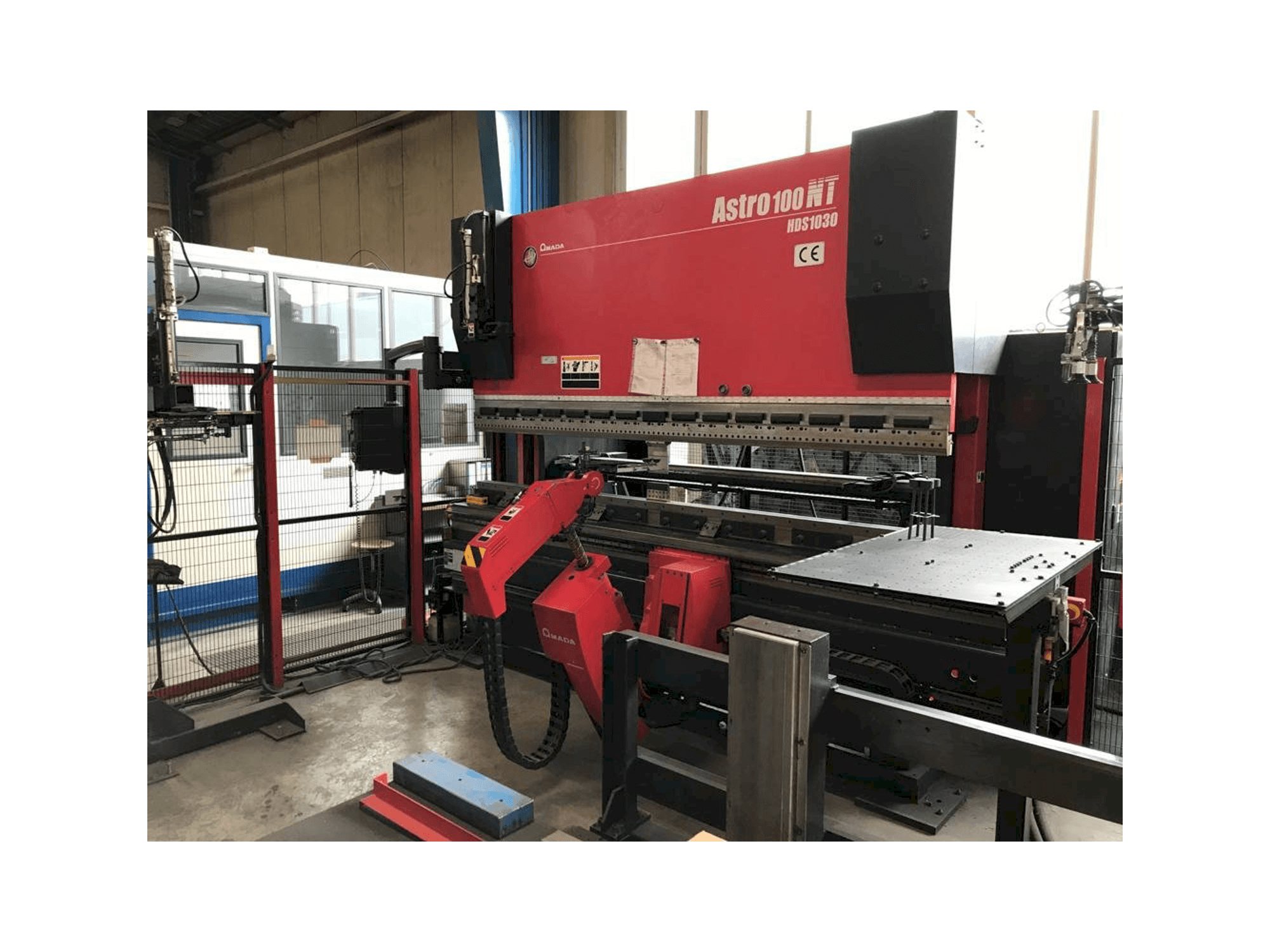 Prikaz stroja AMADA Astra 100-NT HDS-1030NTR sprijeda