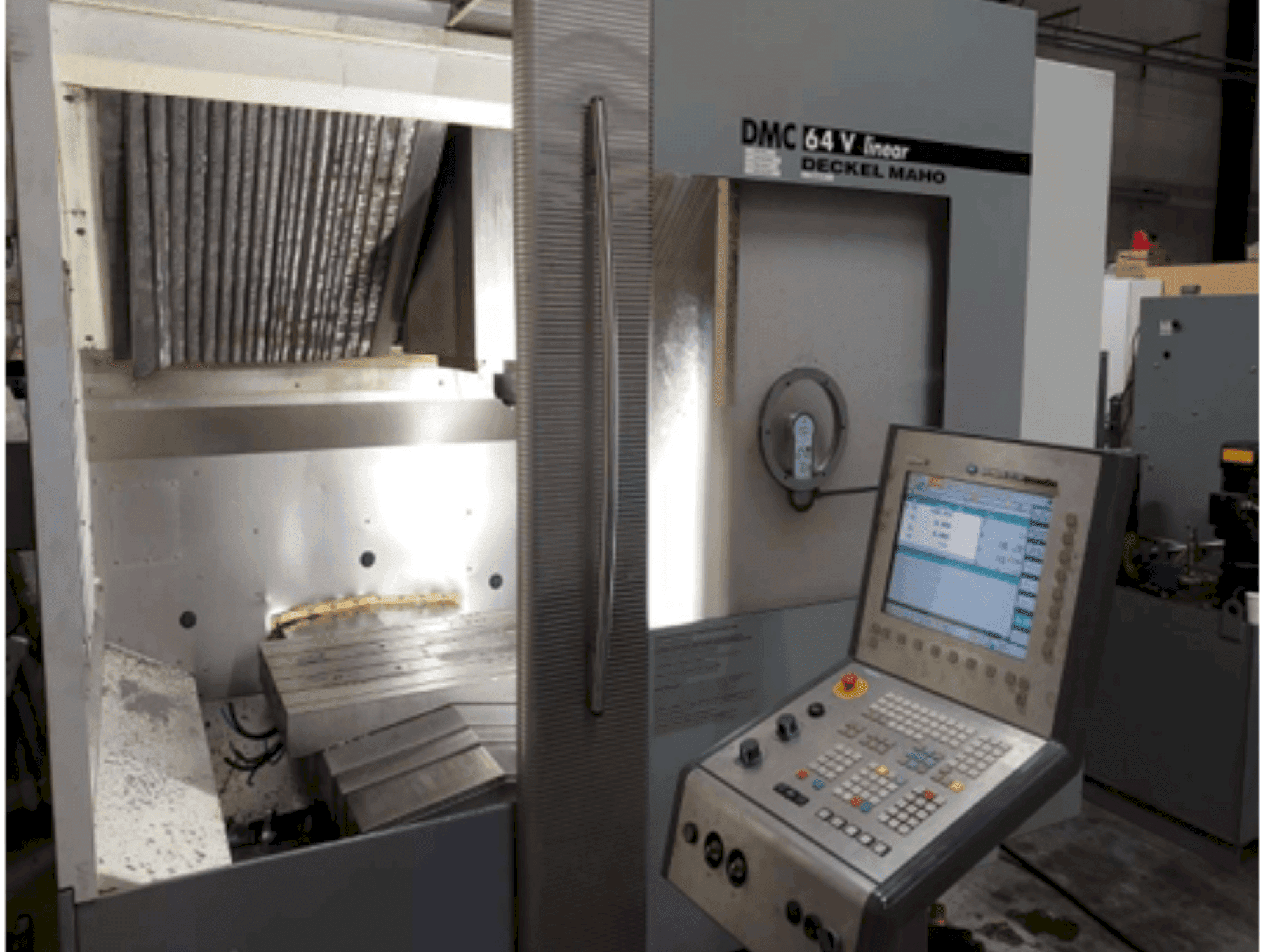 Prikaz stroja DMG DECKEL MAHO DMC 64V linear sprijeda