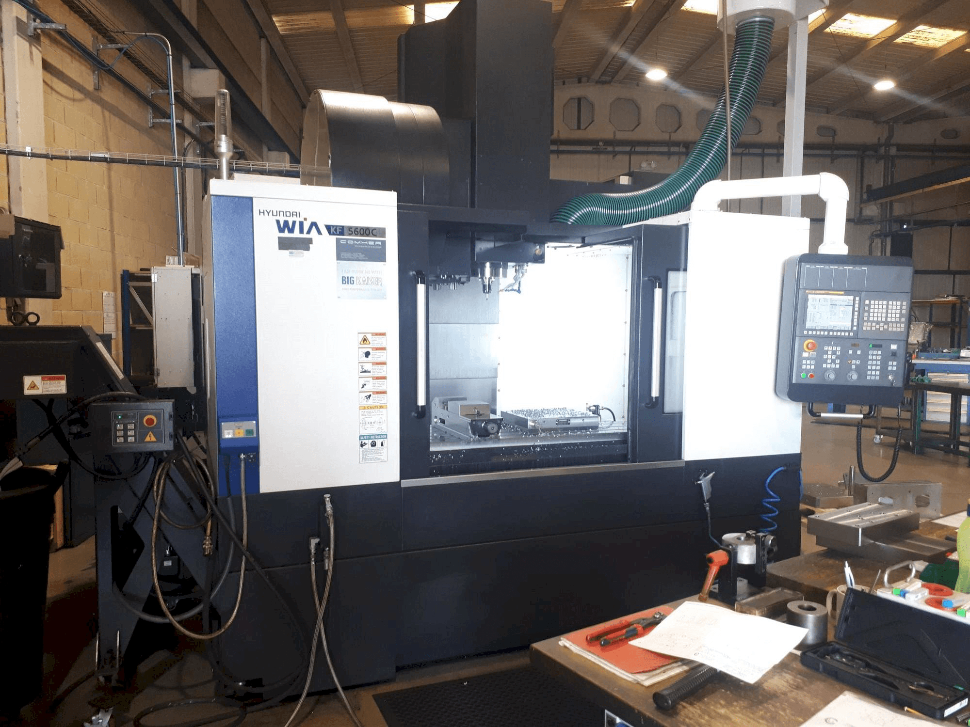 Prikaz stroja Hyundai Wia KF 5600C sprijeda