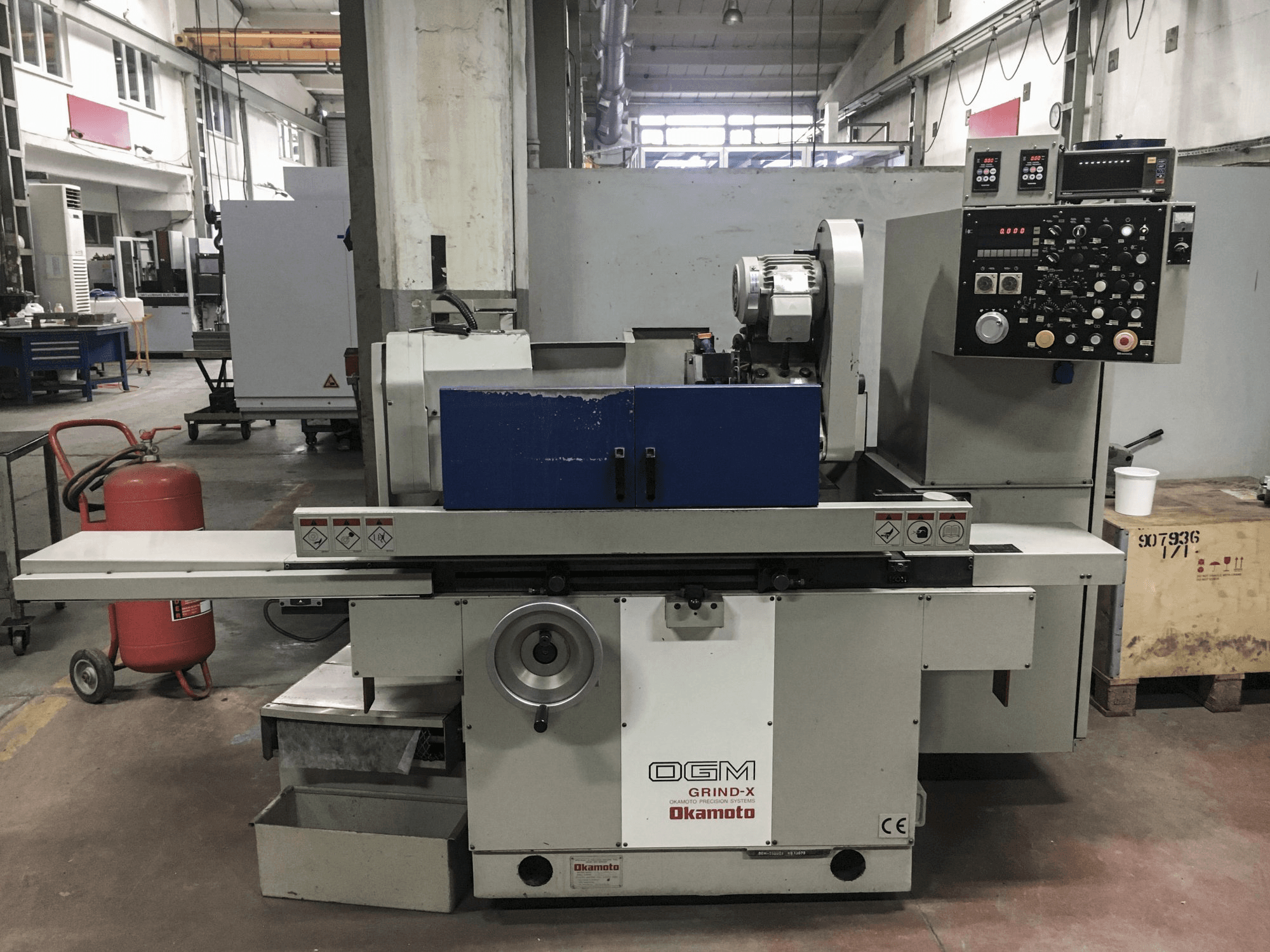 Prikaz stroja OKAMOTO OGM-250UDX sprijeda