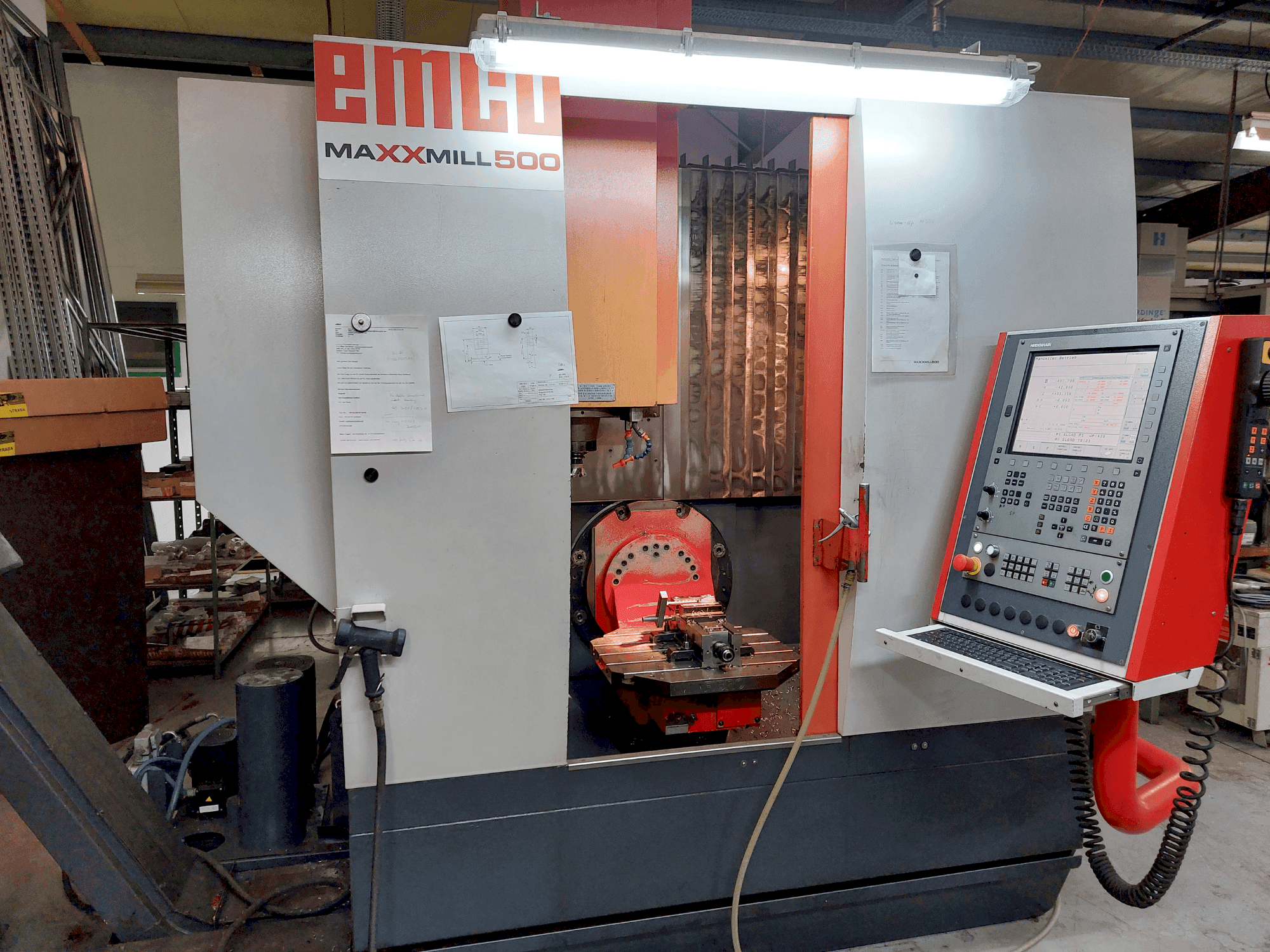 Prikaz stroja EMCO Maxxmill 500U sprijeda