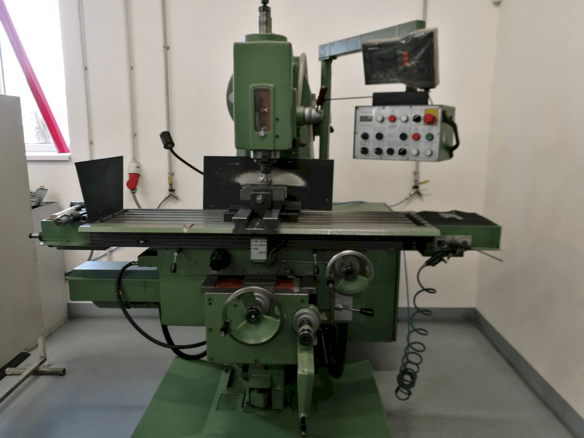 Prikaz stroja TOS FGV 32 sprijeda