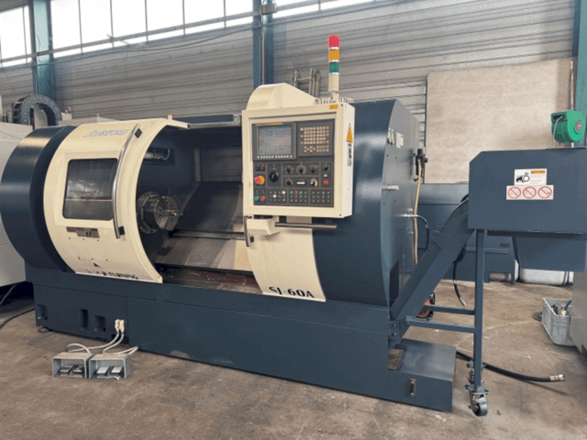 Prikaz stroja Johnford SL 60A CS sprijeda