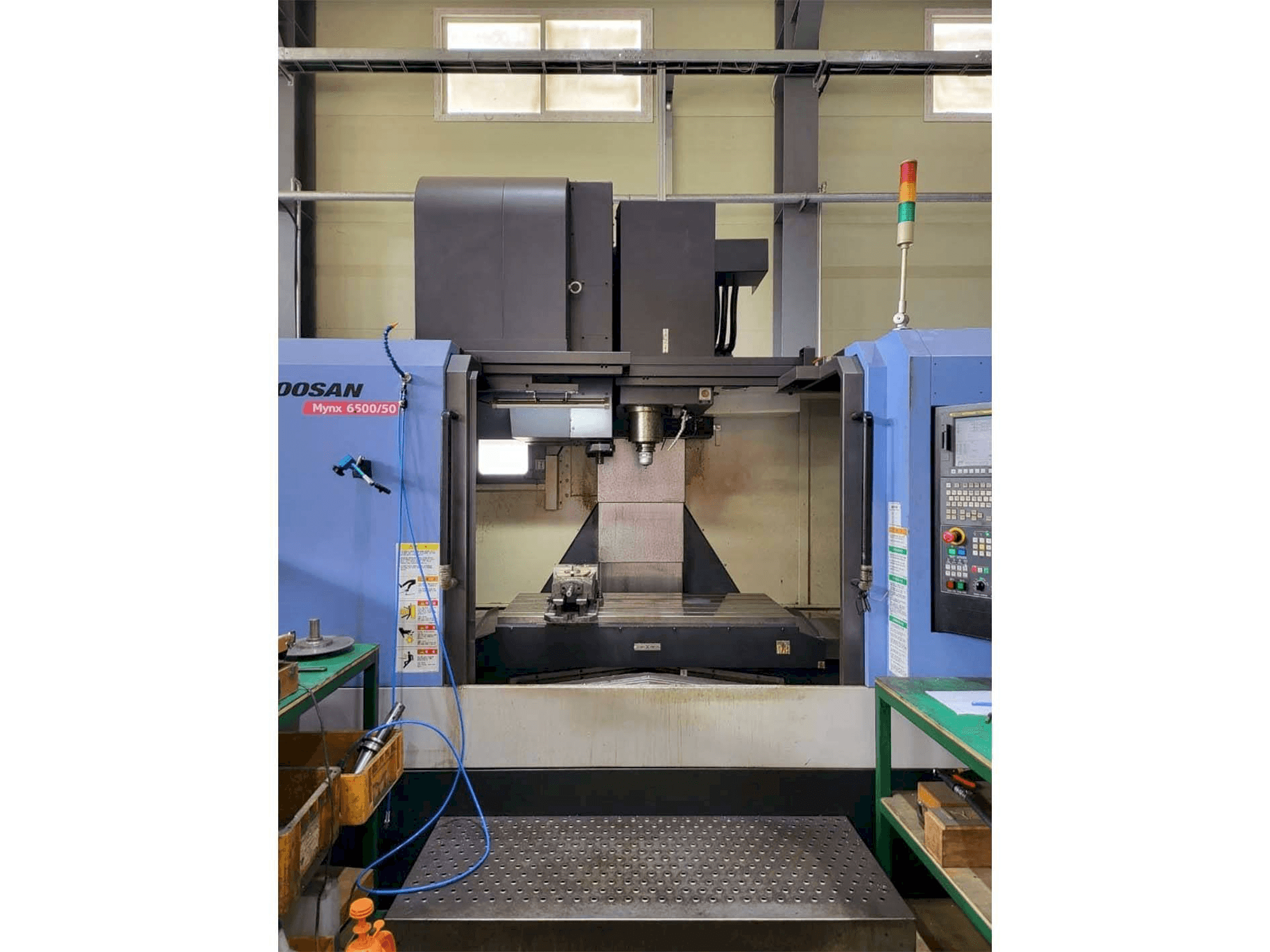 Prikaz stroja Doosan MYNX 6500/50 sprijeda