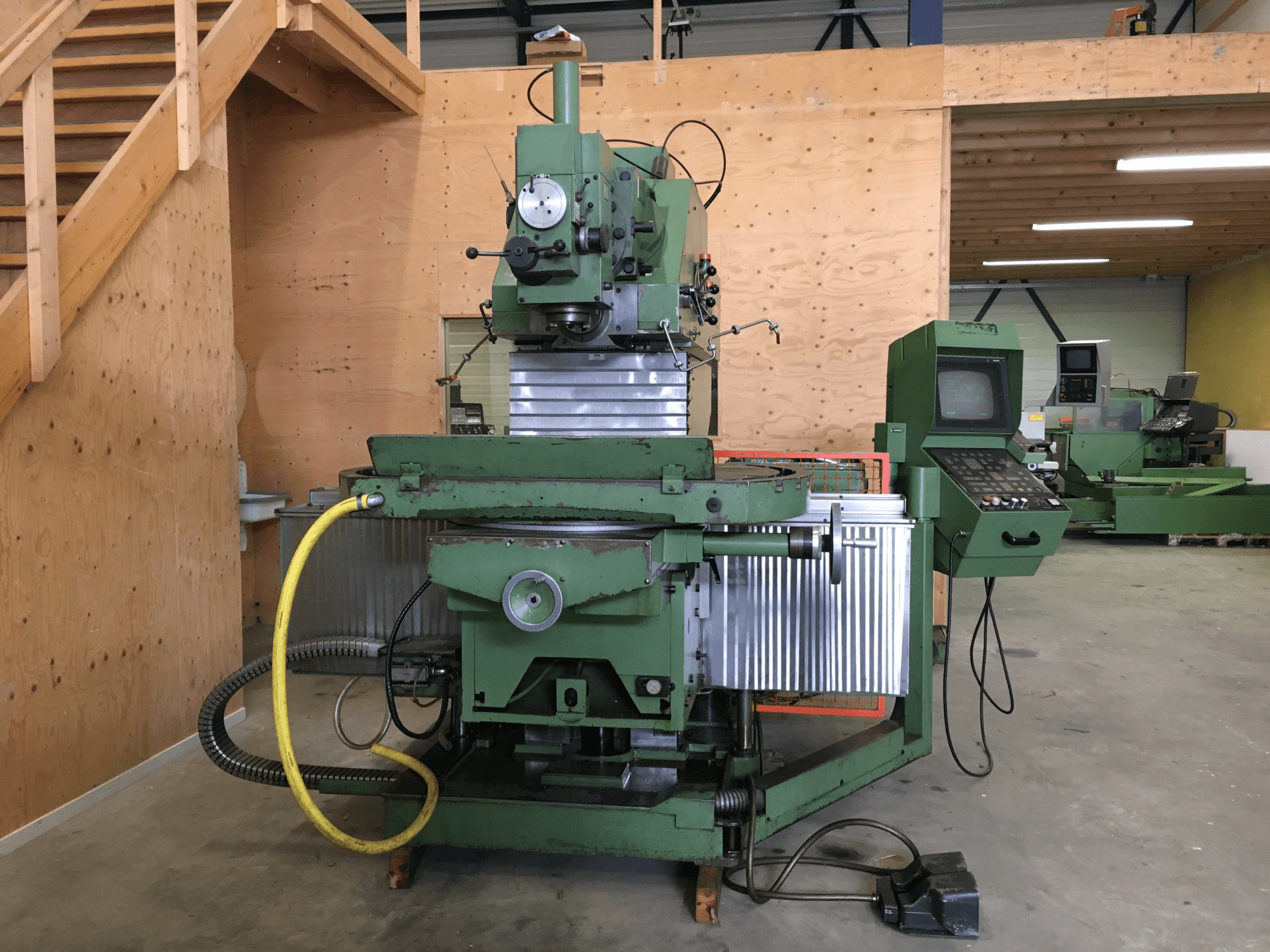 Prikaz stroja Maho MH 1000 C sprijeda