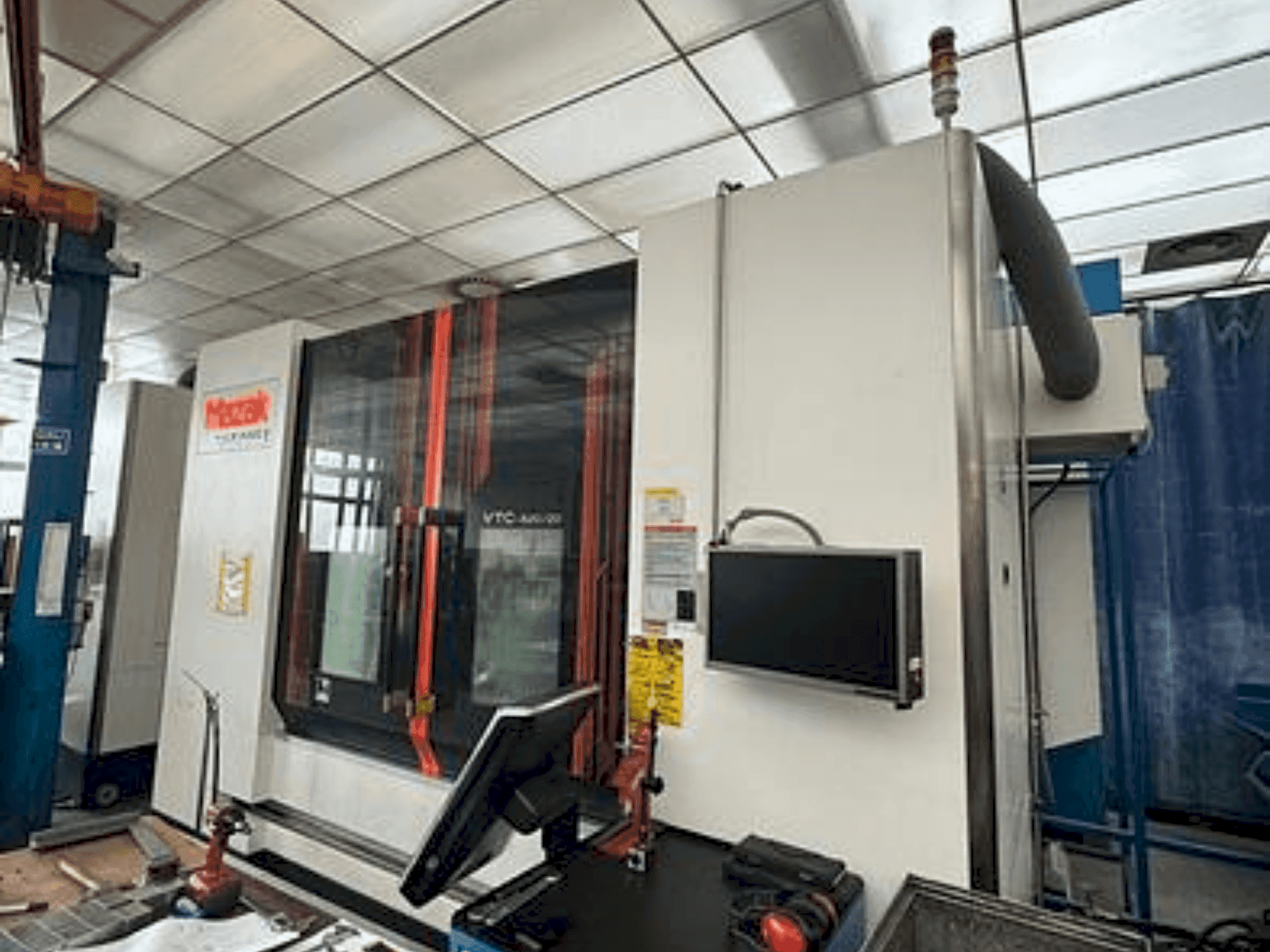 Prikaz stroja Mazak VTC 820/20 sprijeda