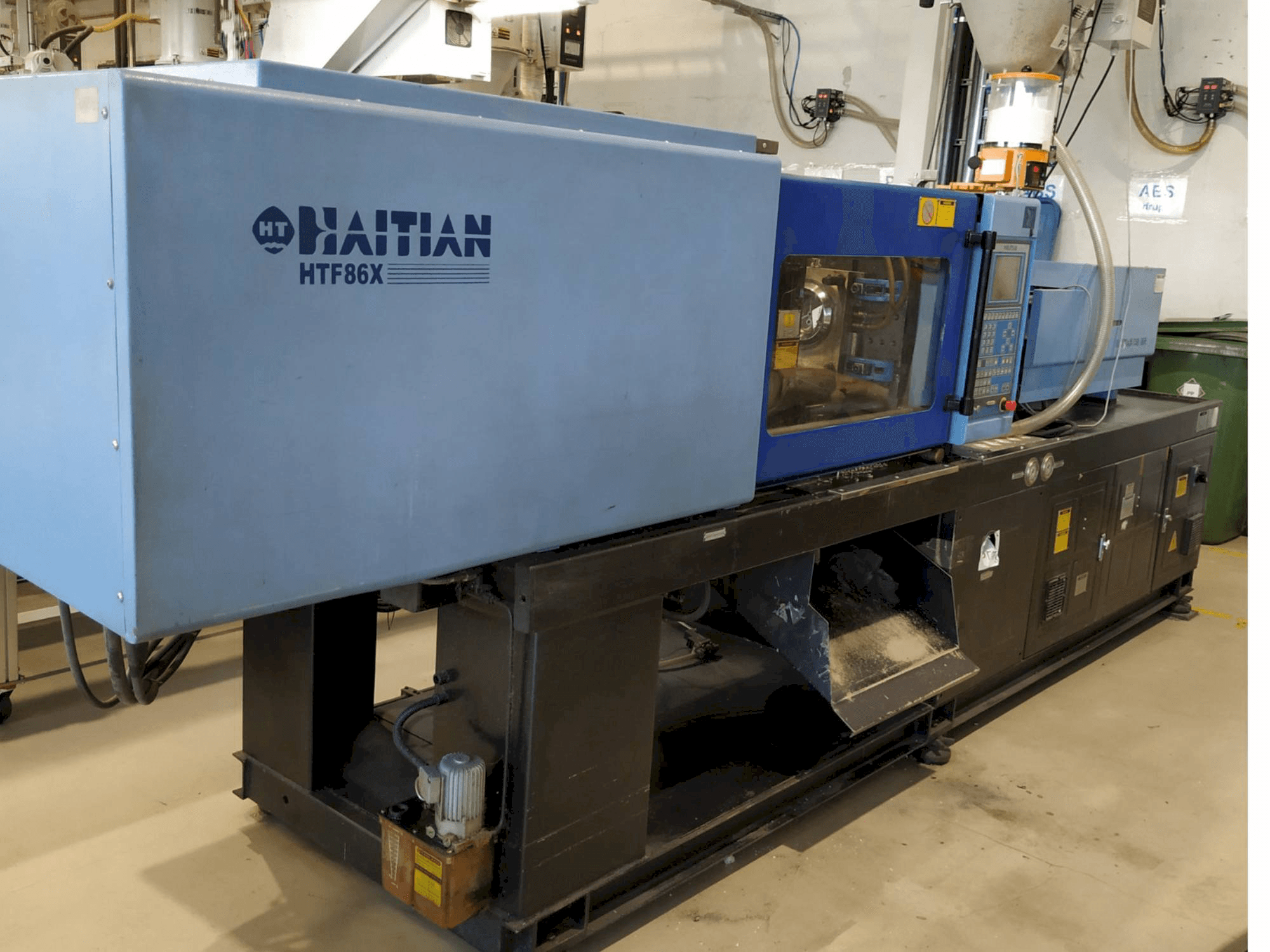 Prikaz lijeve strane stroja HAITIAN HTF86X