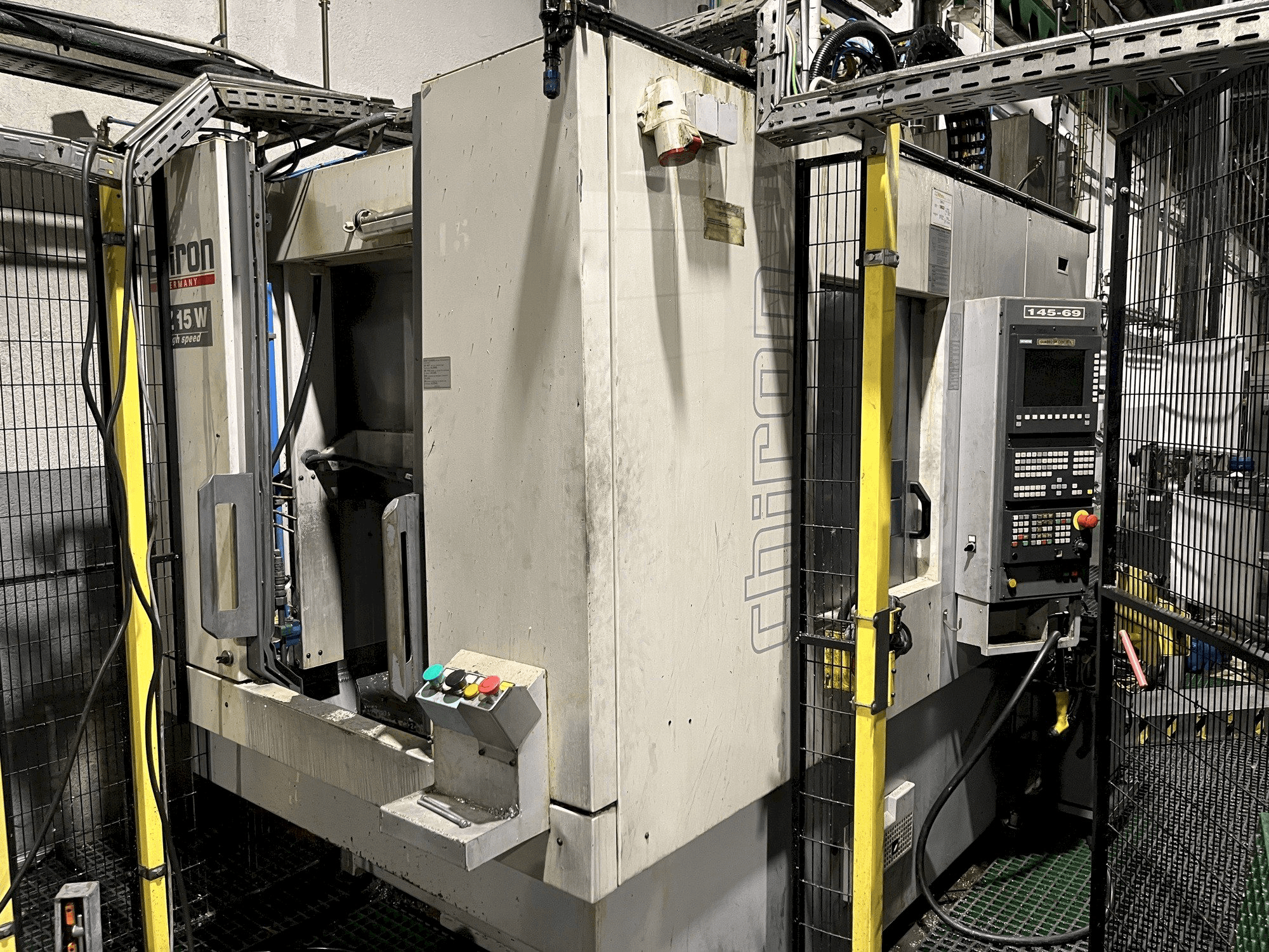 Prikaz stroja CHIRON FZ15W sprijeda