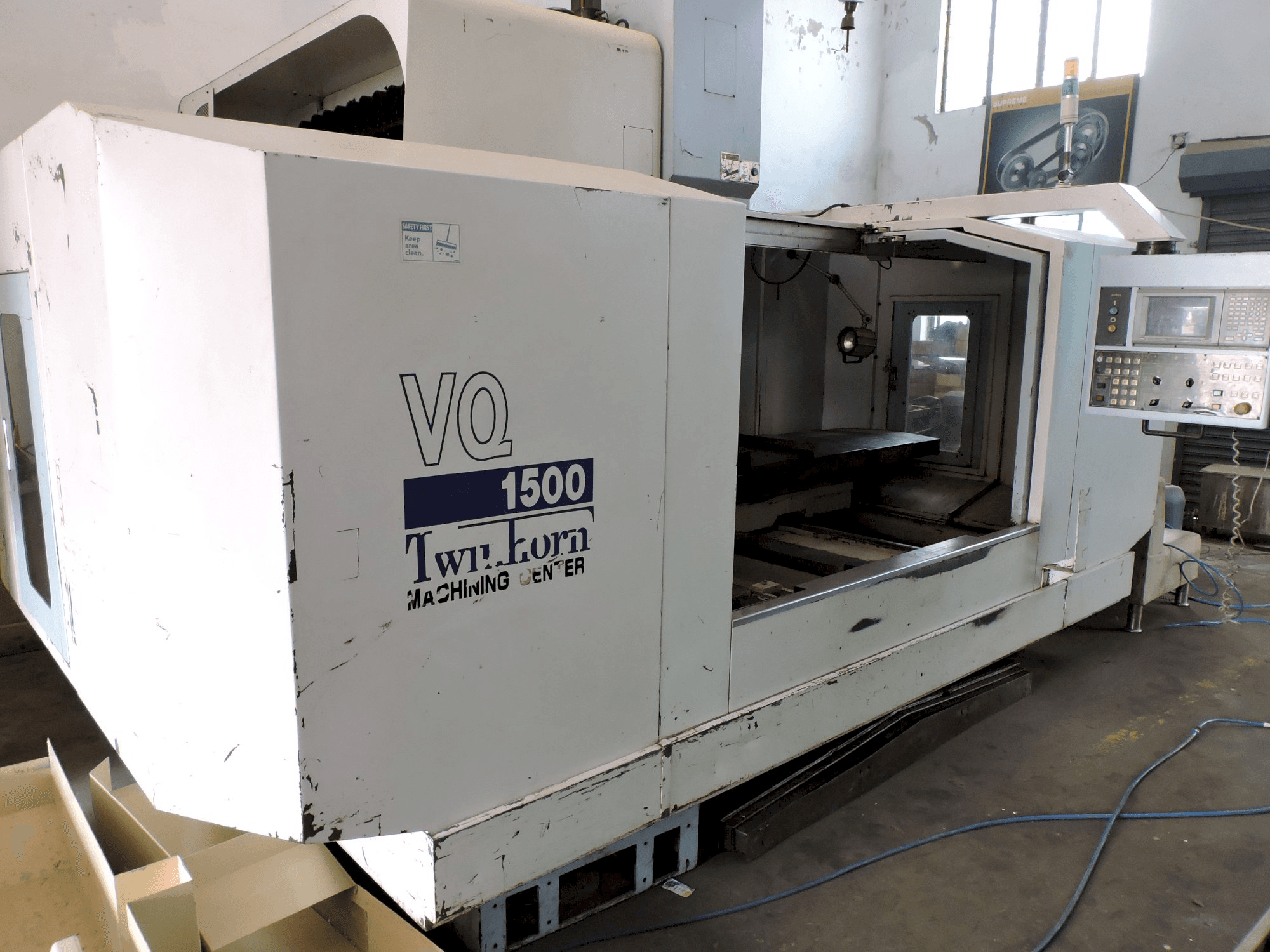 Prikaz stroja Twinhorn VQ-1500 slijeva