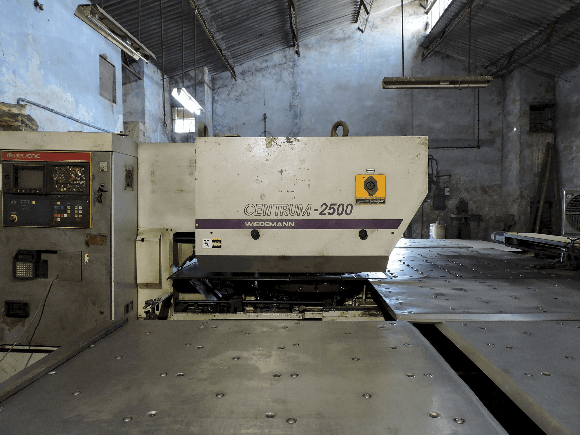 Prikaz lijeve strane stroja Murata Wiedemann C-2500