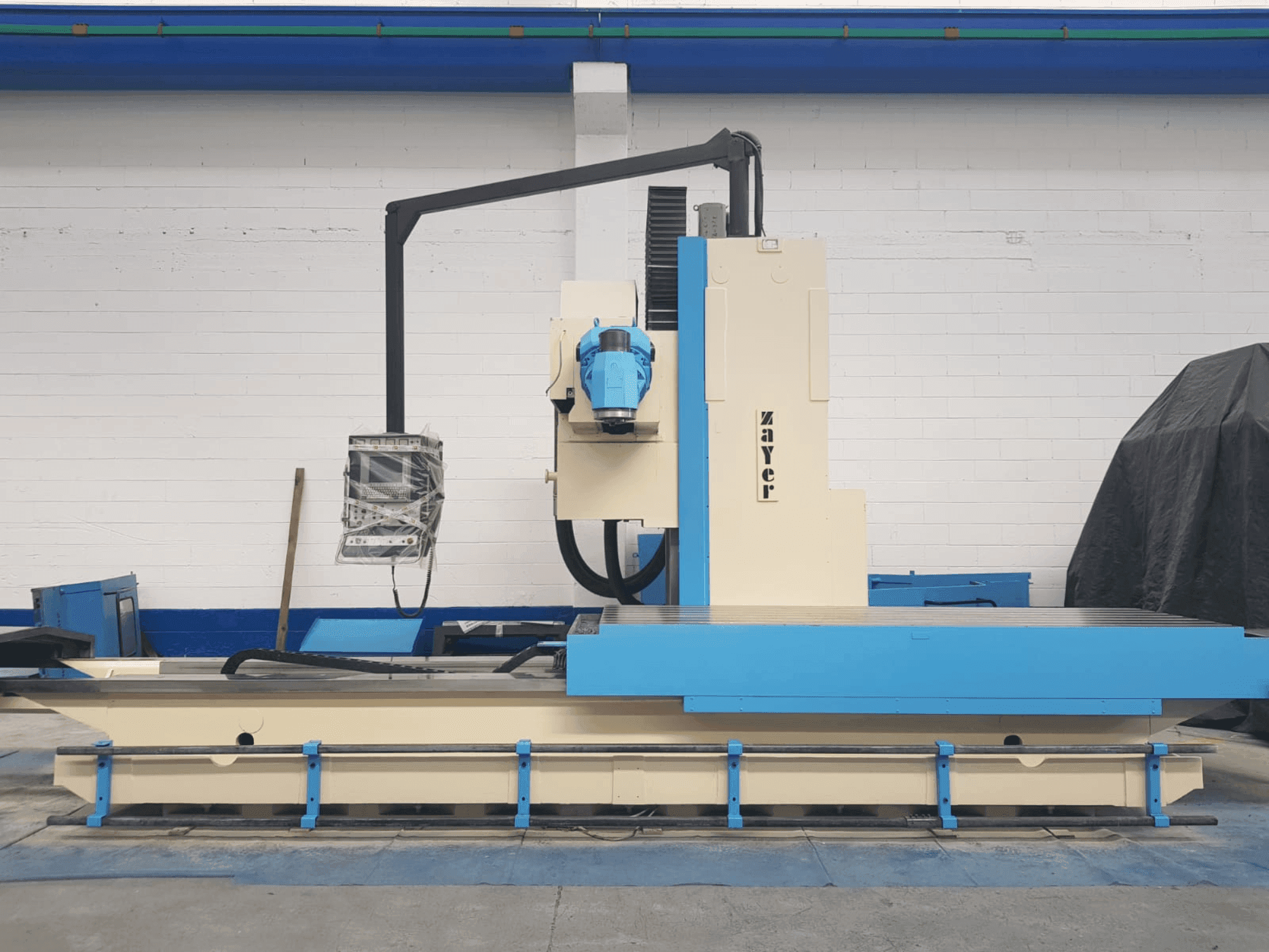 Prikaz stroja Zayer 30KF 3000 sprijeda