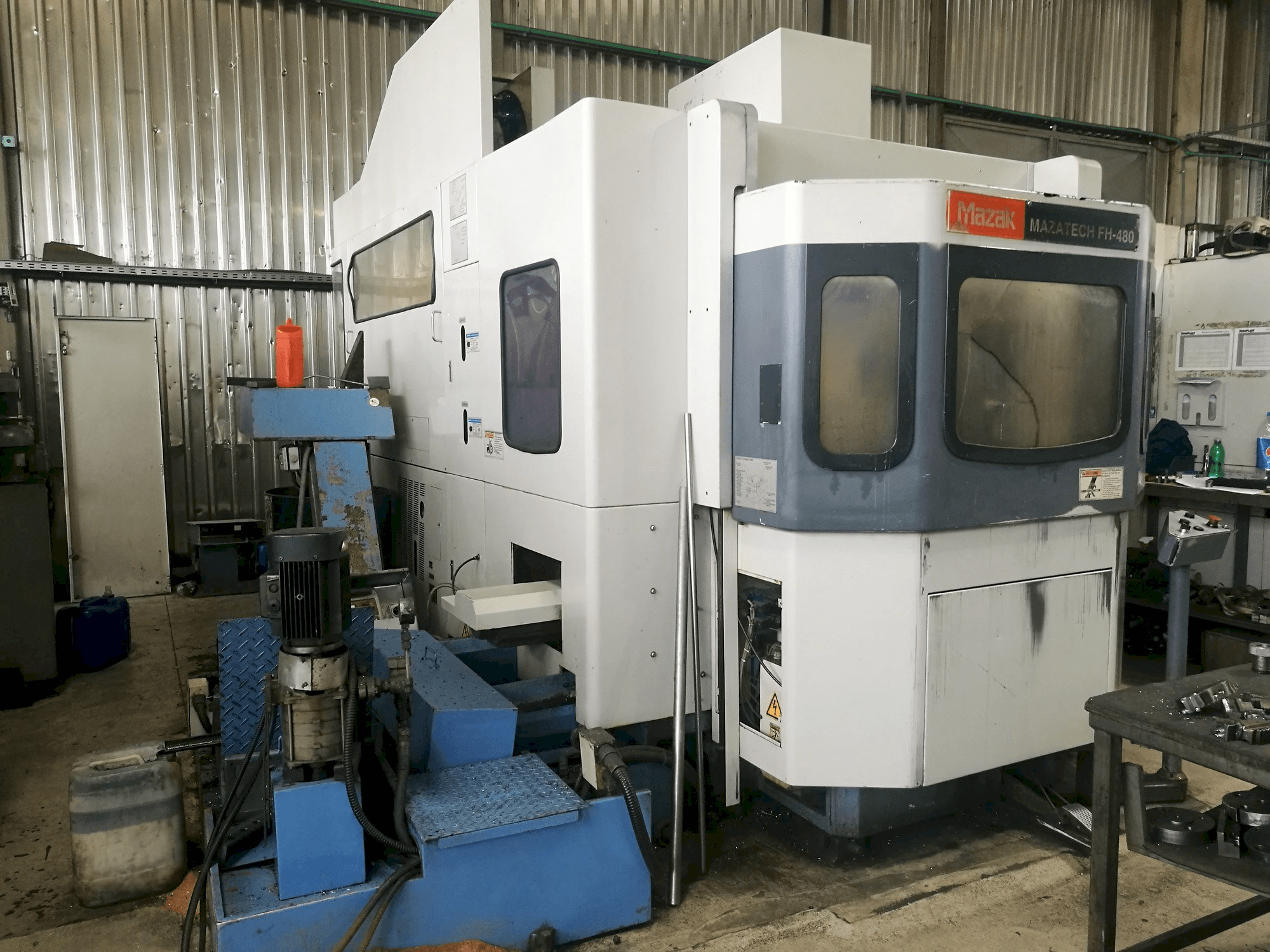 Prikaz lijeve strane stroja Mazak FH-480