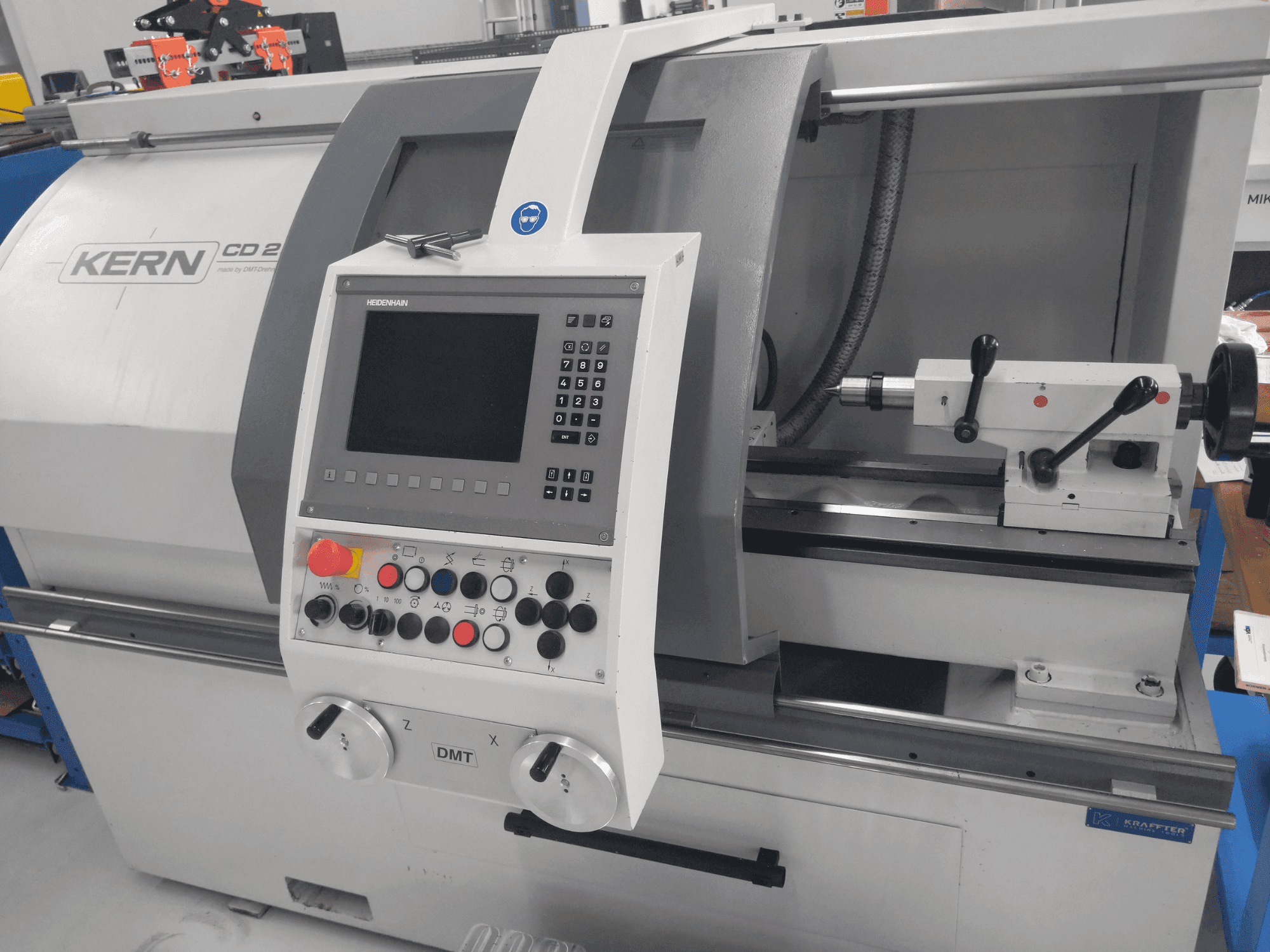 Prikaz stroja DMT KERN CD 282 sprijeda