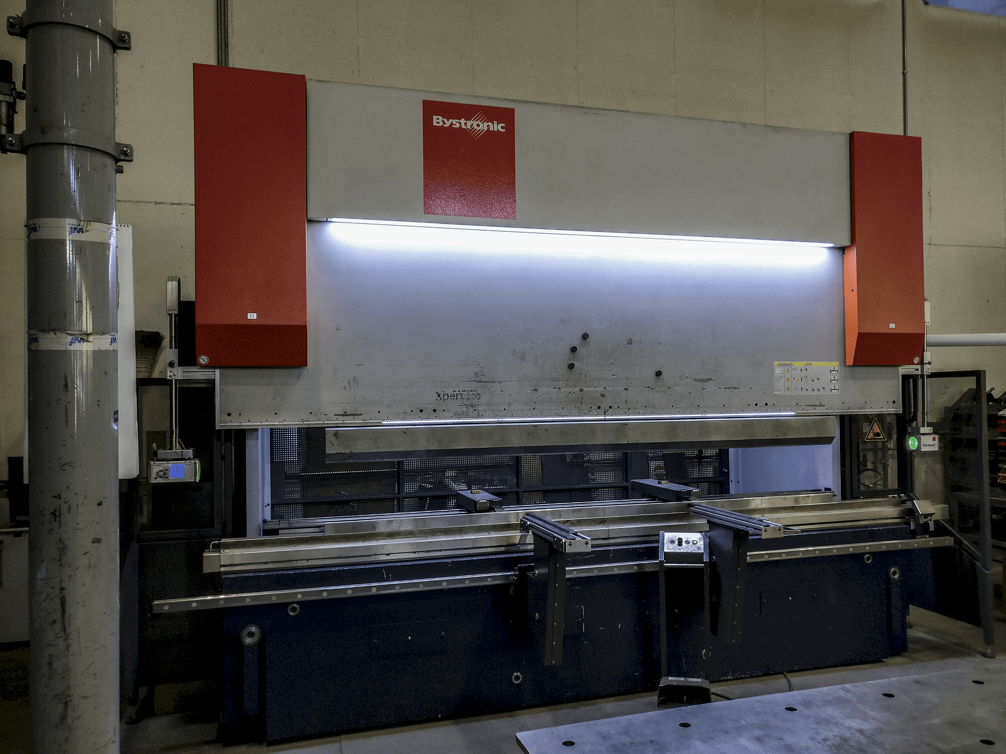 Prikaz stroja Bystronic Xpert 200x4100 sprijeda
