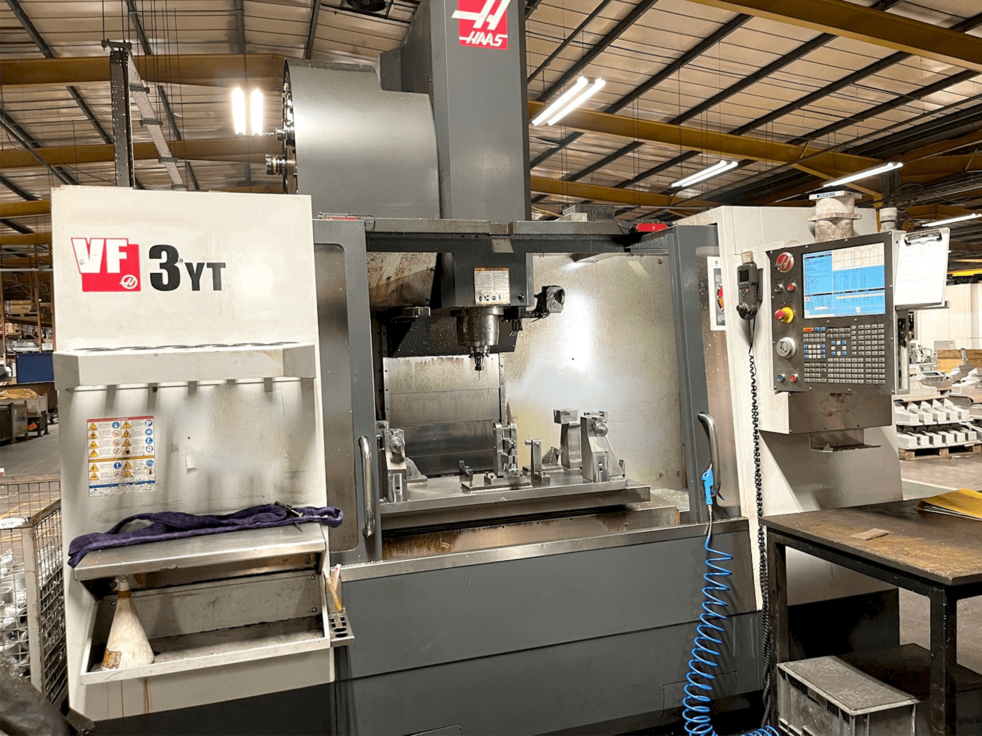 Prikaz stroja HAAS VF-3YT/50 sprijeda