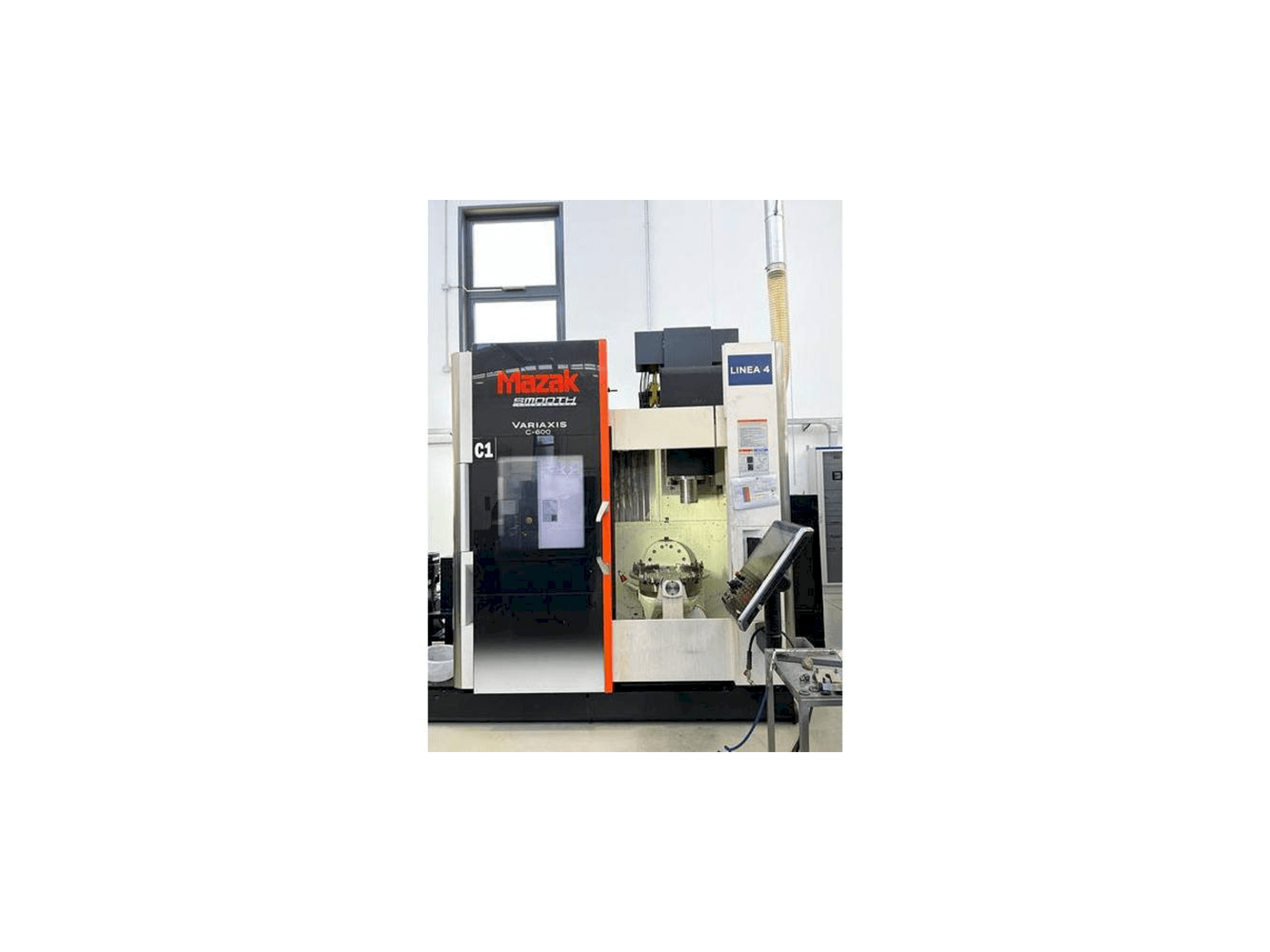 Prikaz stroja Mazak VARIAXIS C 600 sprijeda