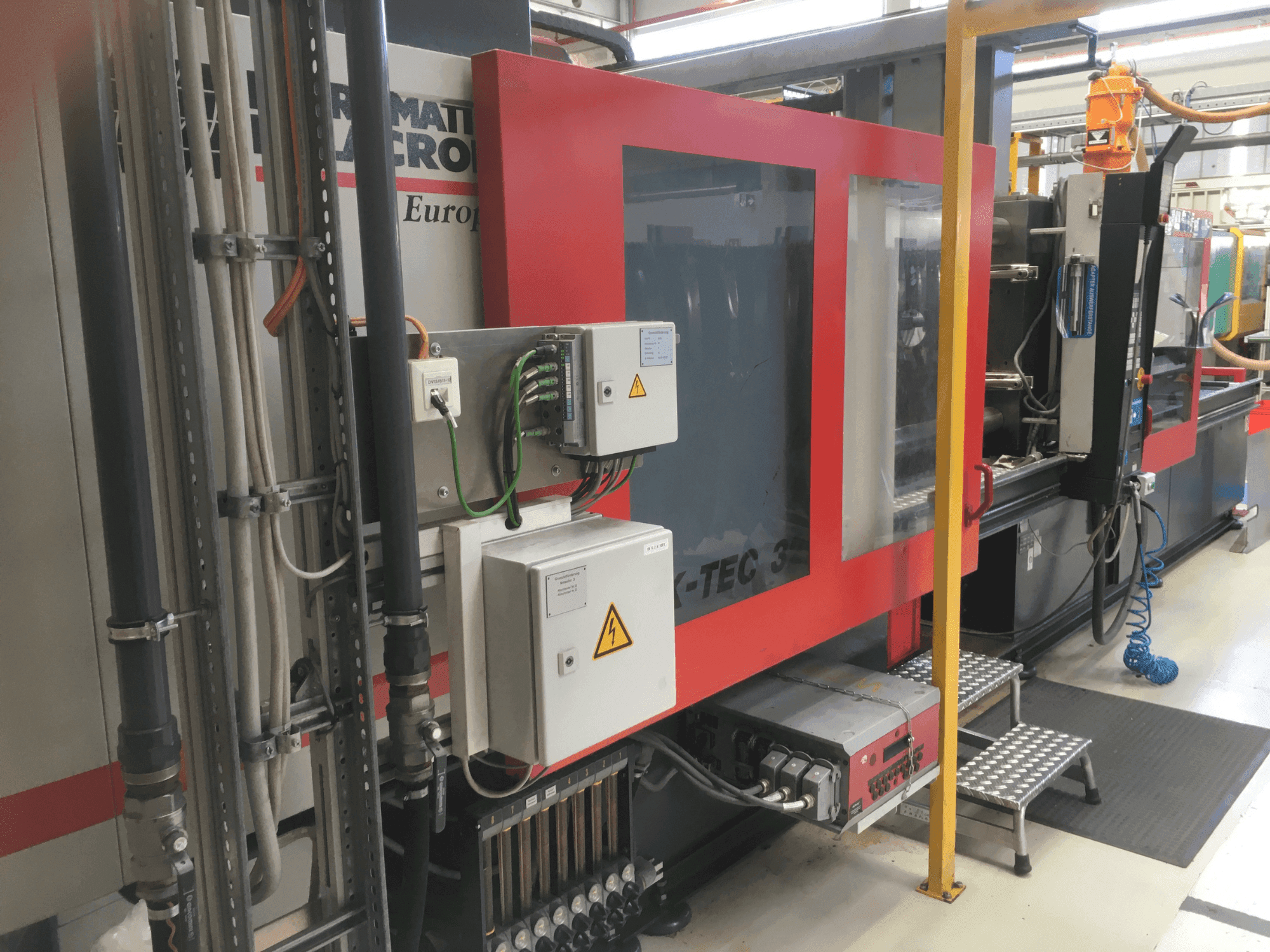 Prikaz stroja FERROMATIK K-TEC 320 S sprijeda