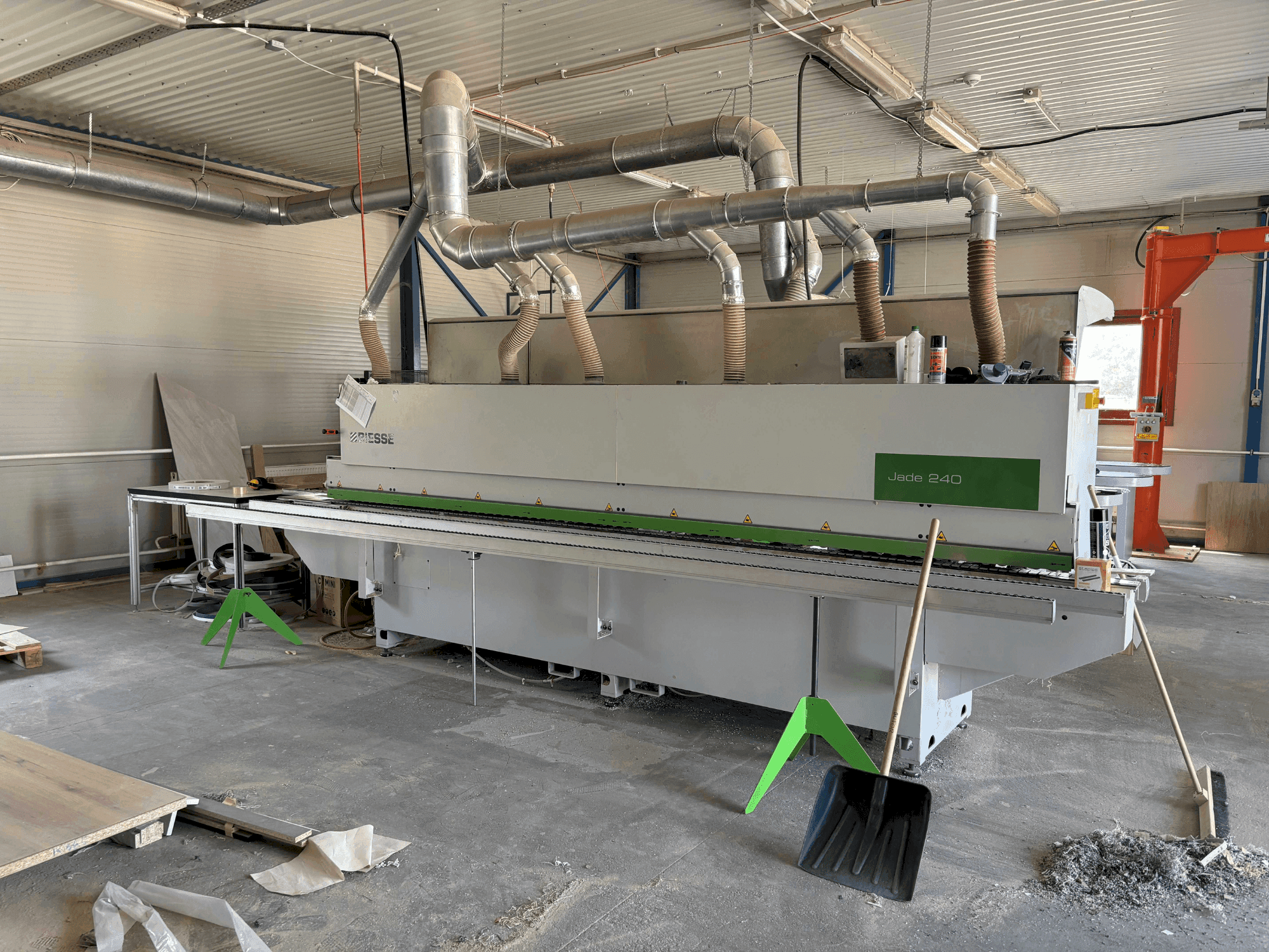 Prikaz stroja BIESSE Jade 240 sprijeda