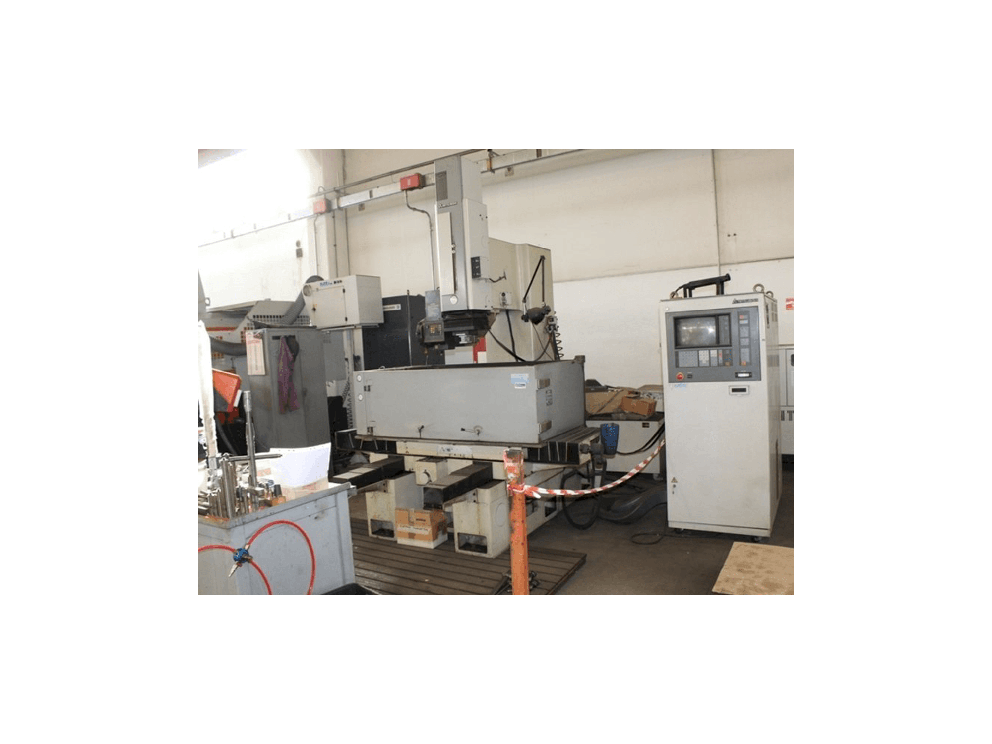 Prikaz stroja Mitsubishi M65J sprijeda