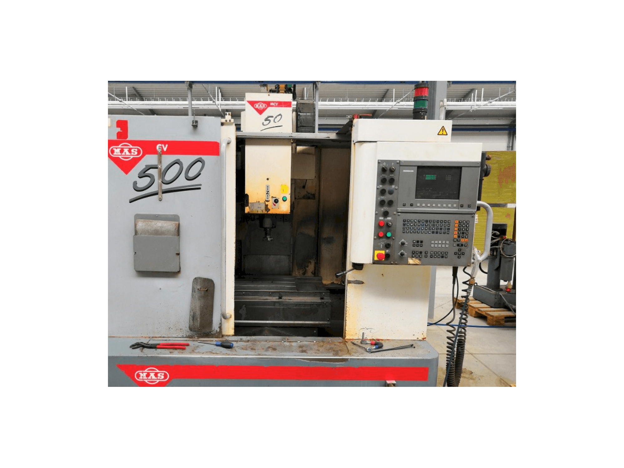 Prikaz stroja KOVOSVIT MAS MCV 500 CNC sprijeda