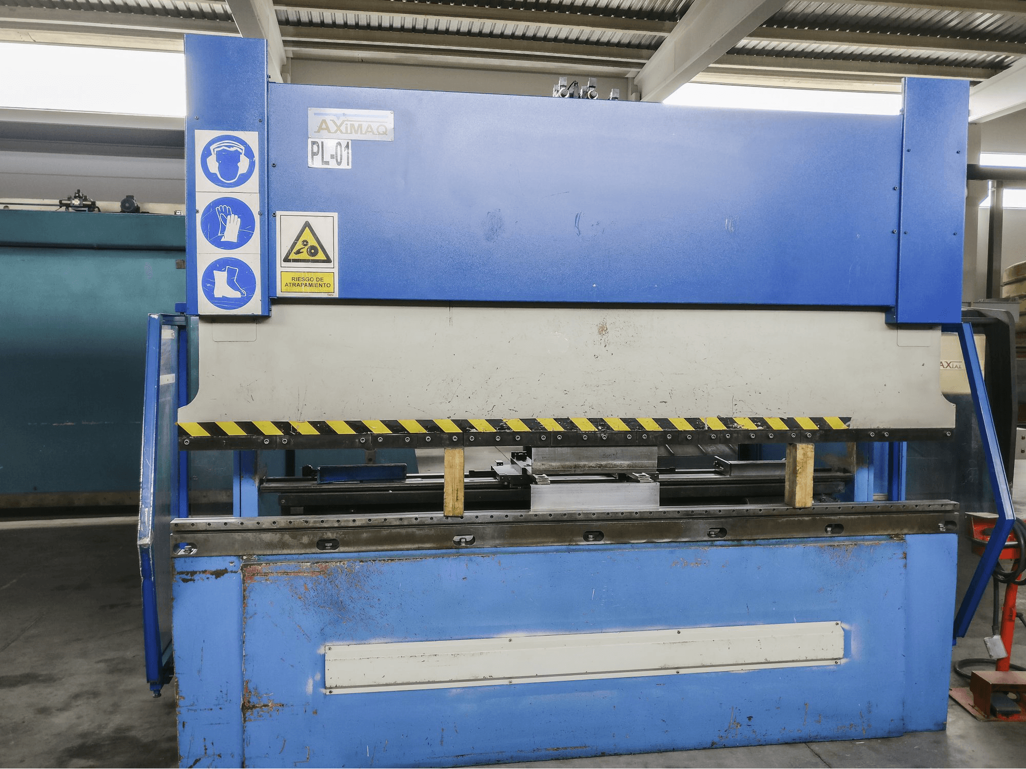 Prikaz stroja Axial PHSB 123 sprijeda