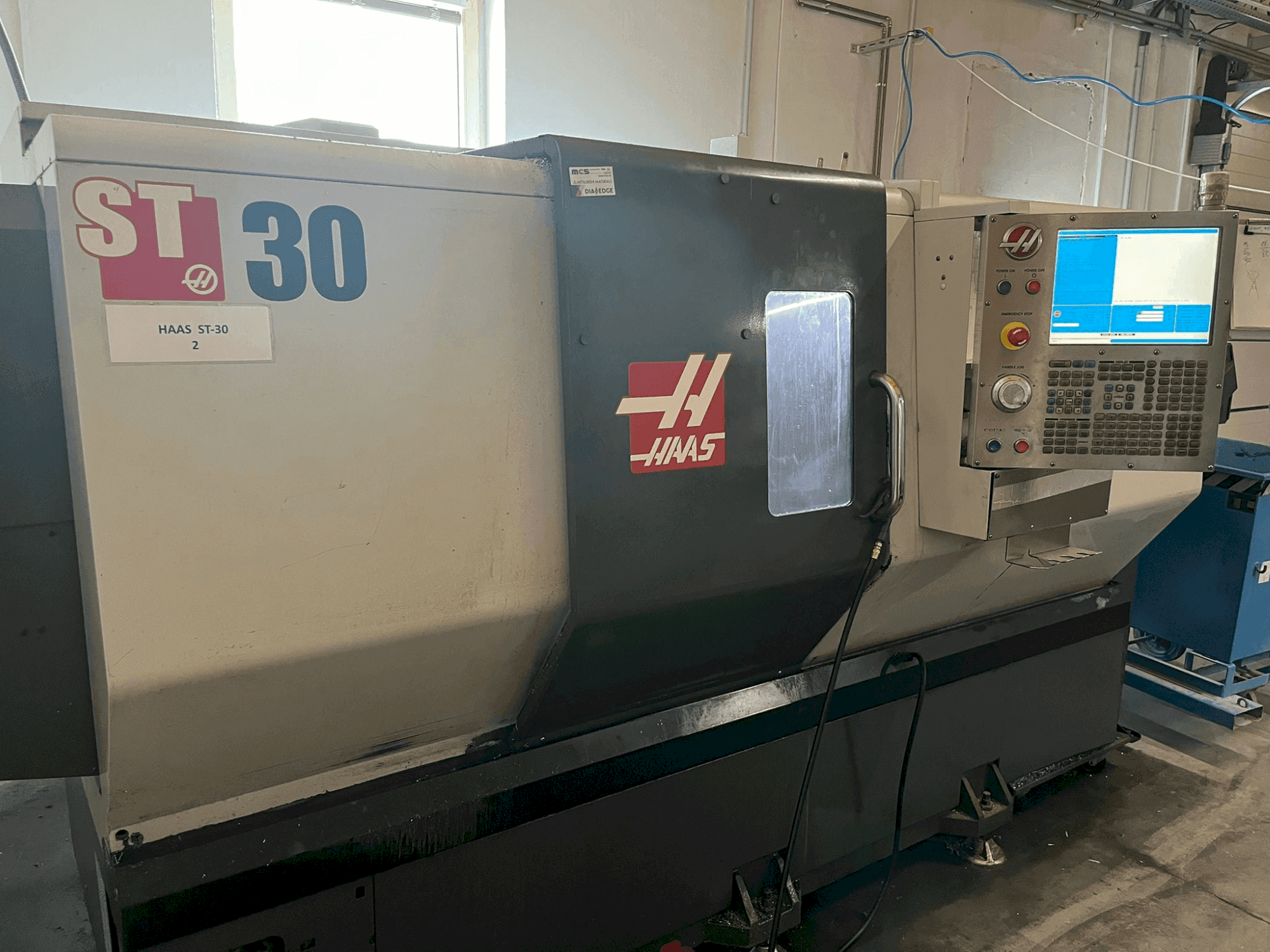 Prikaz stroja HAAS ST-30 sprijeda