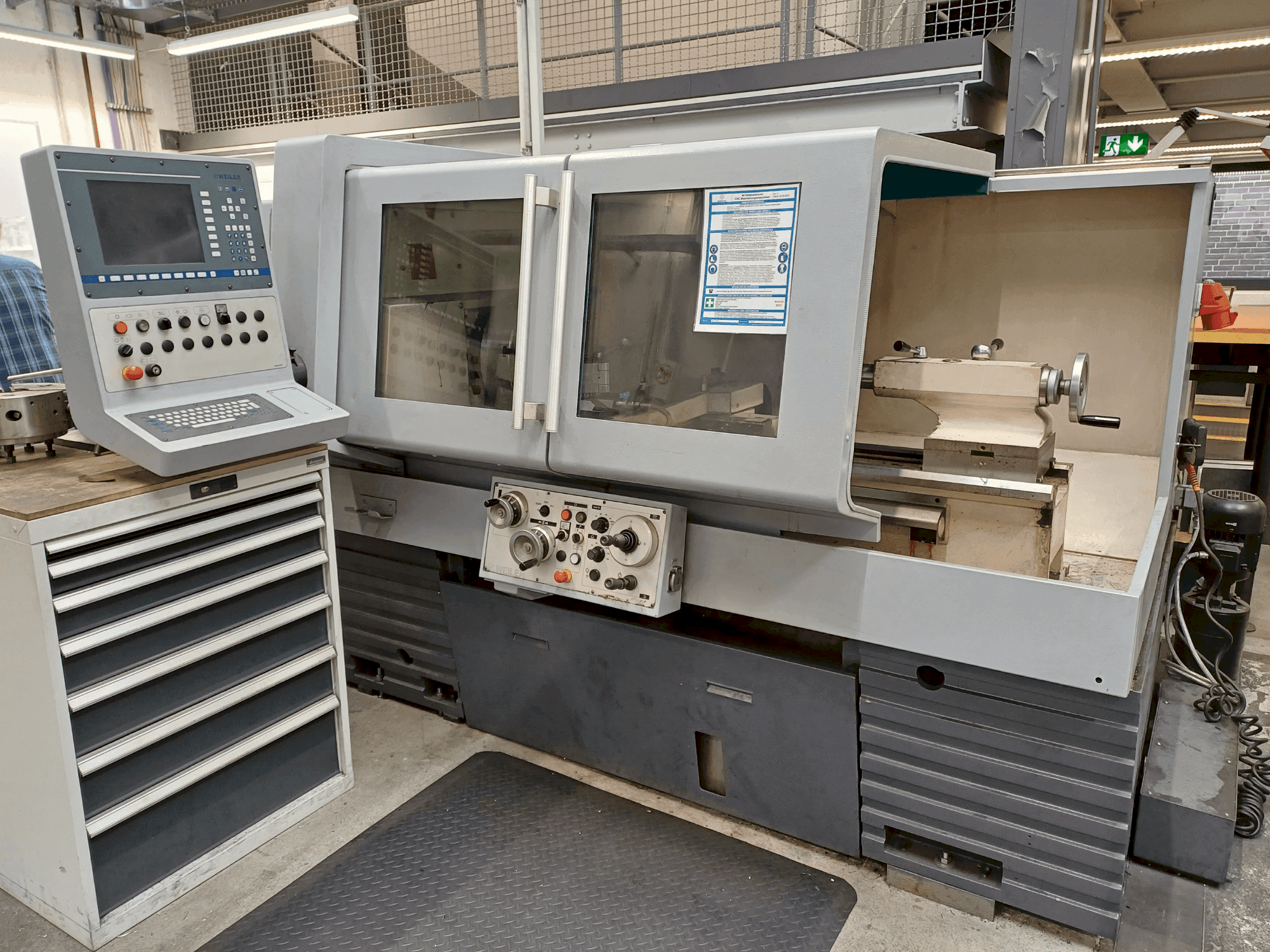 Prikaz stroja Weiler E40 sprijeda