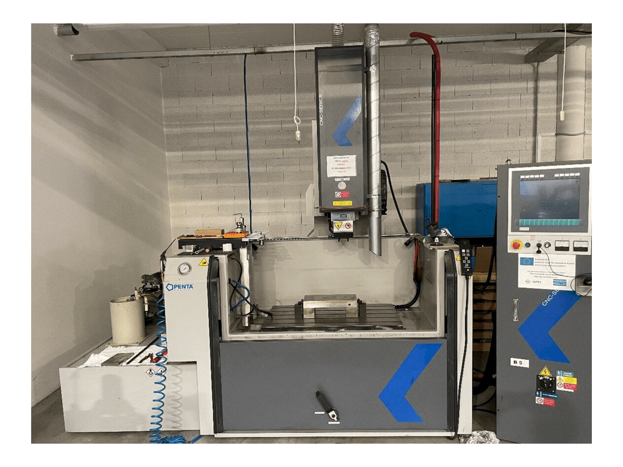 Prikaz stroja PENTA 650G CNC sprijeda