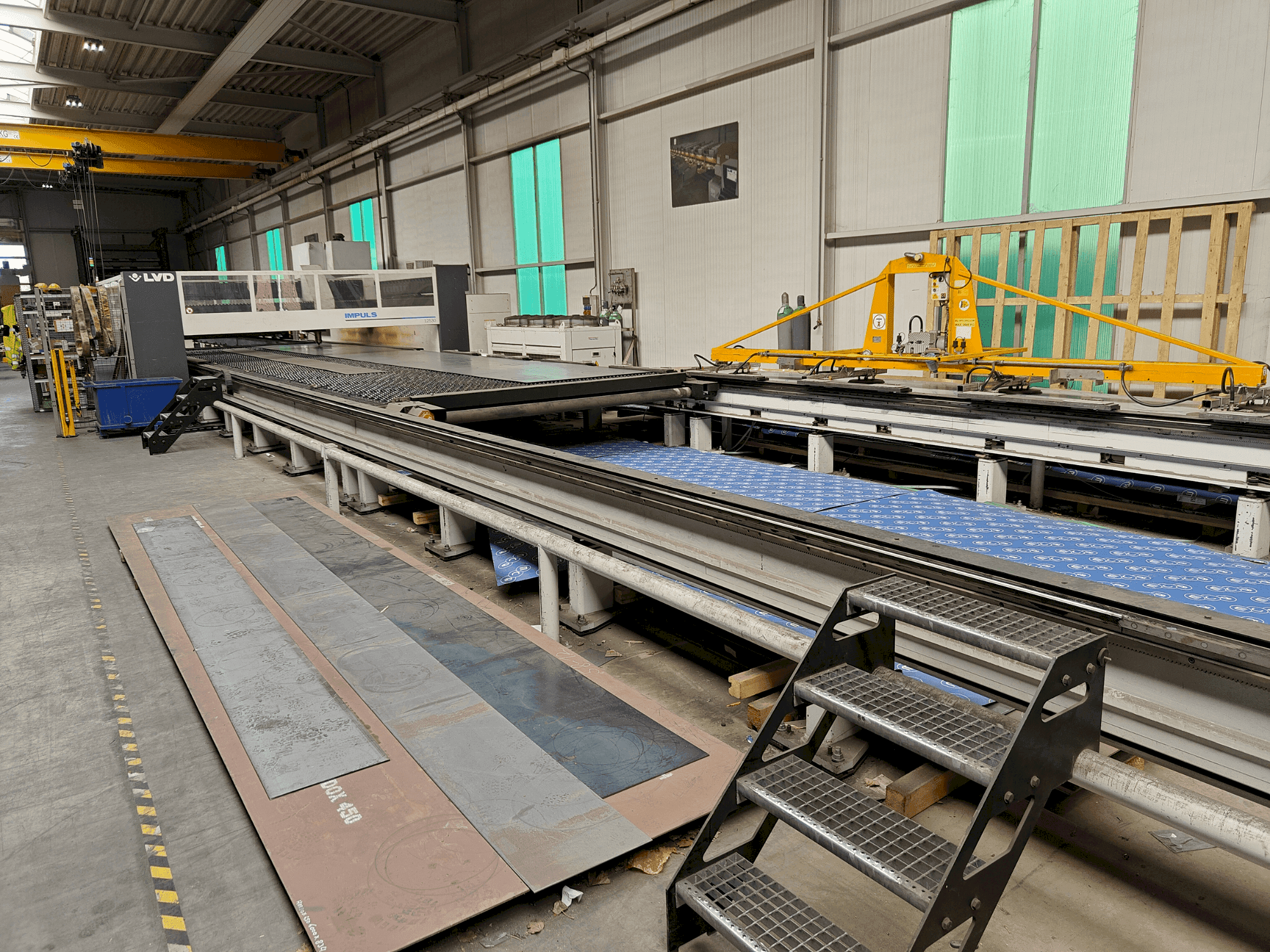 Prikaz stroja LVD IMPULS 125 30 sprijeda