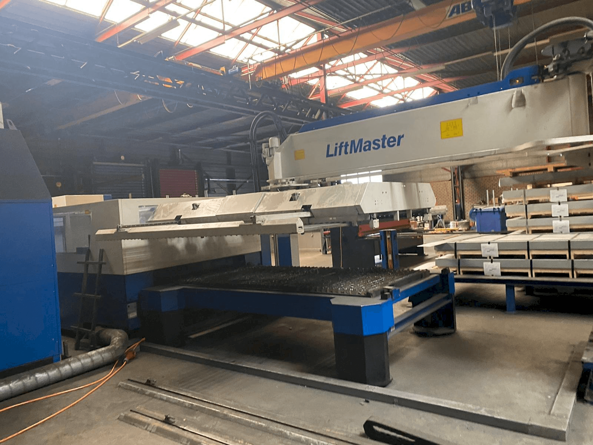 Prikaz stroja Trumpf Trumatic L3050 sprijeda