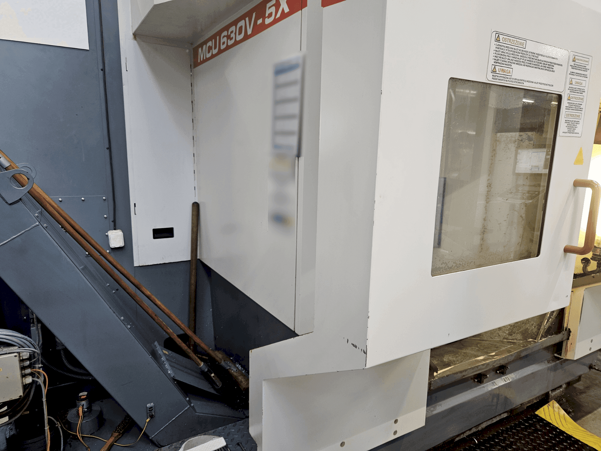 Prikaz bočne strane stroja KOVOSVIT MAS MCU 630V-5X