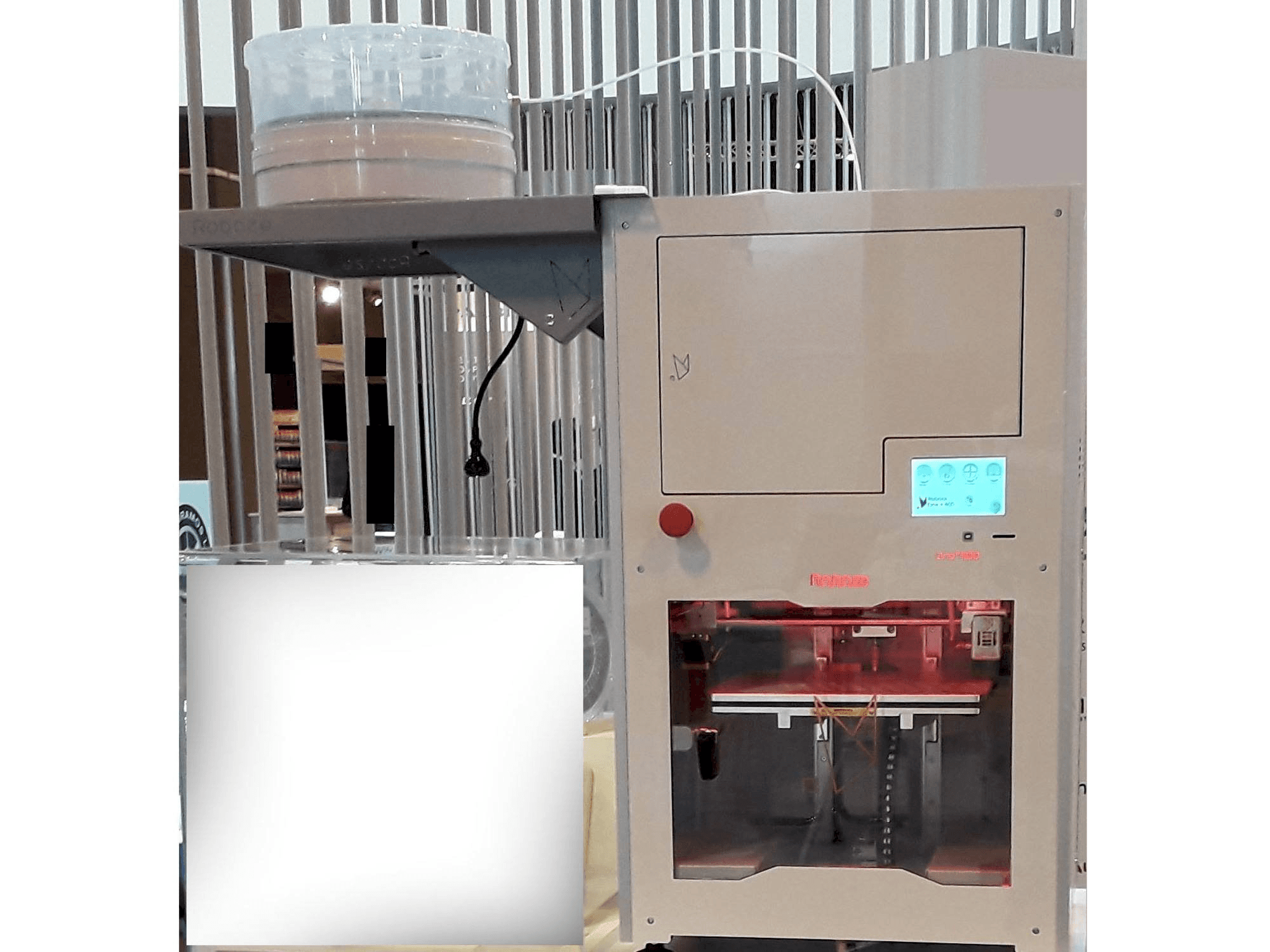 Prikaz stroja Roboze One Plus 400 sprijeda