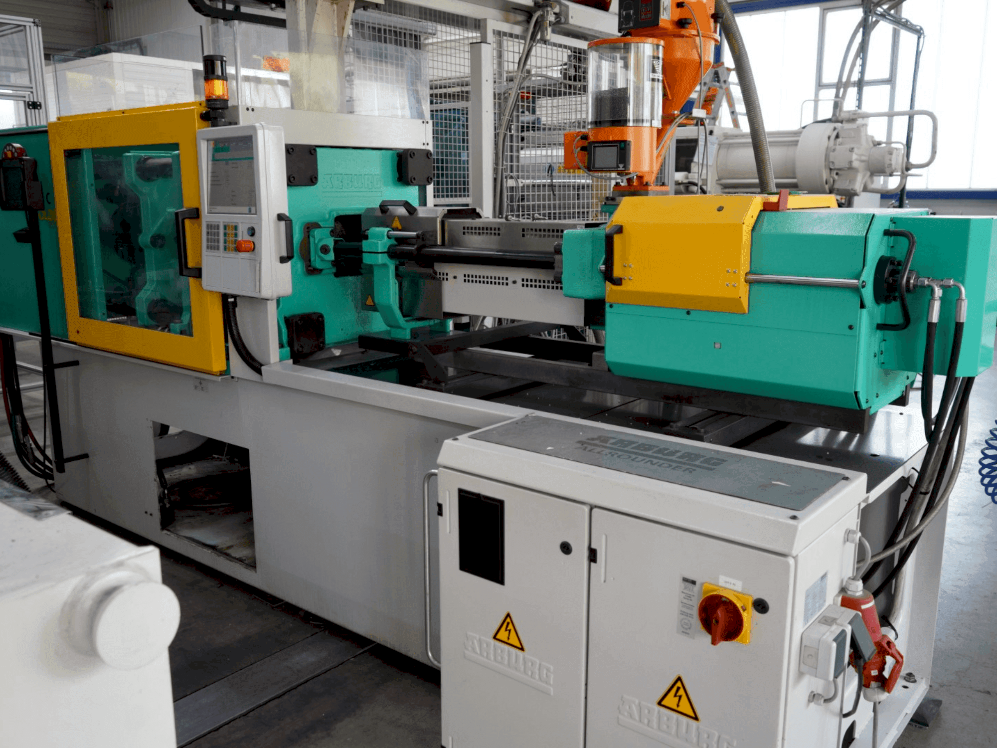 Prikaz stroja Arburg 470C 1500-400 sprijeda