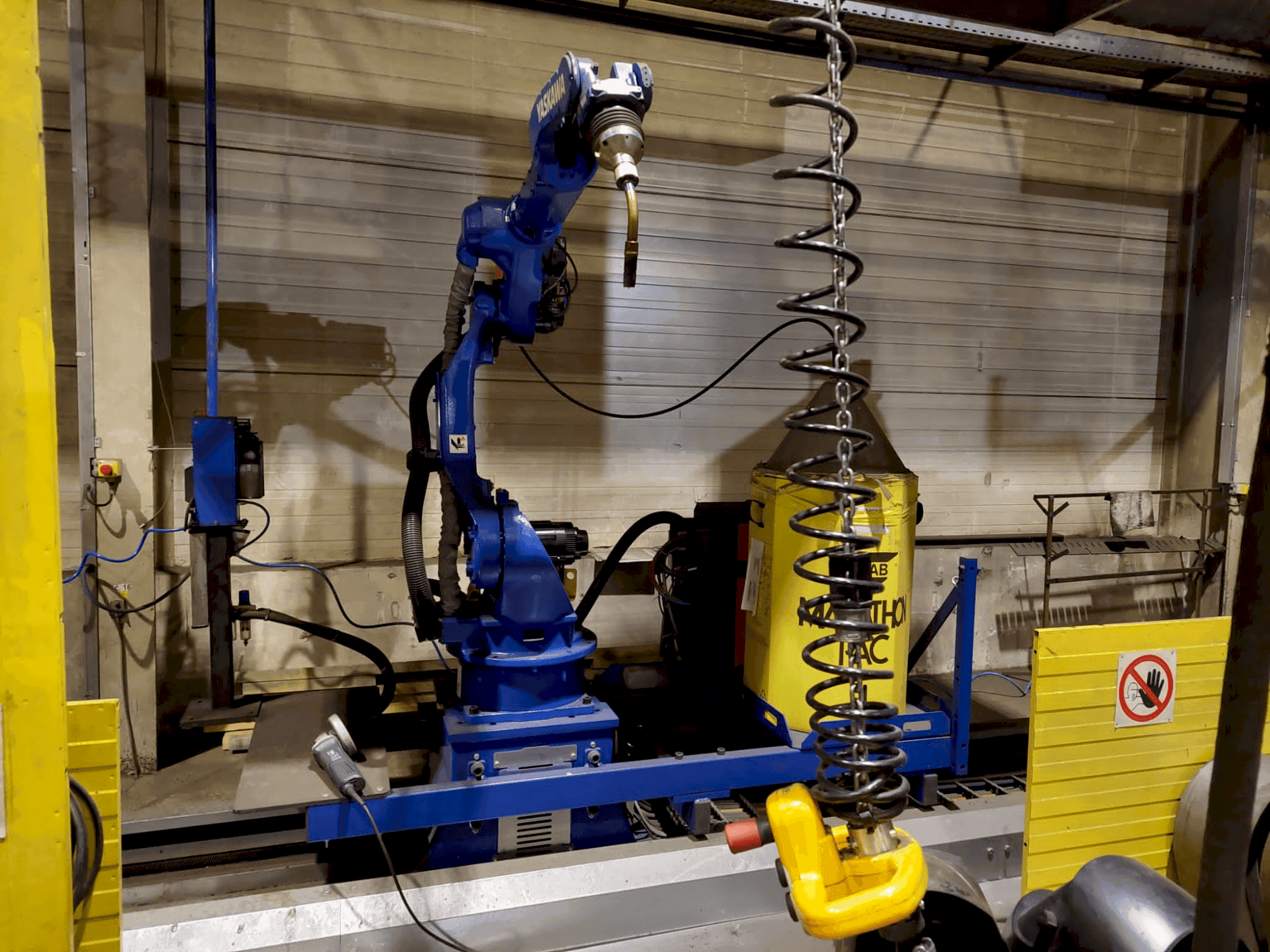 Prikaz stroja Yaskawa MA2010 Welding Station sprijeda