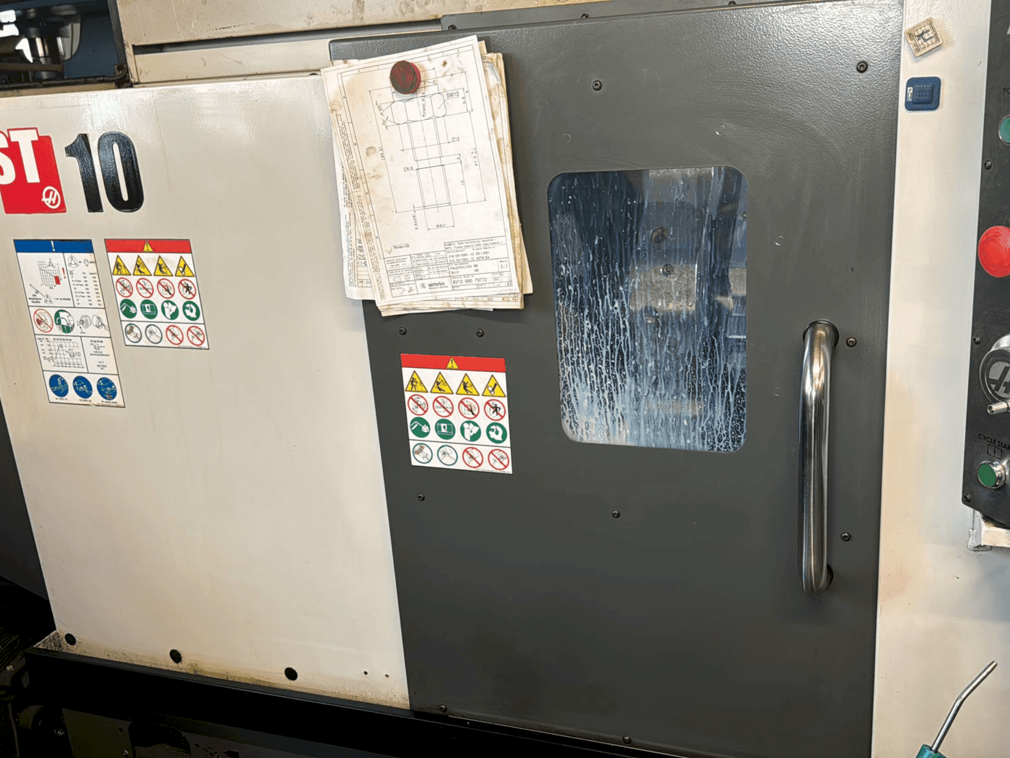 Prikaz stroja HAAS ST-10 sprijeda