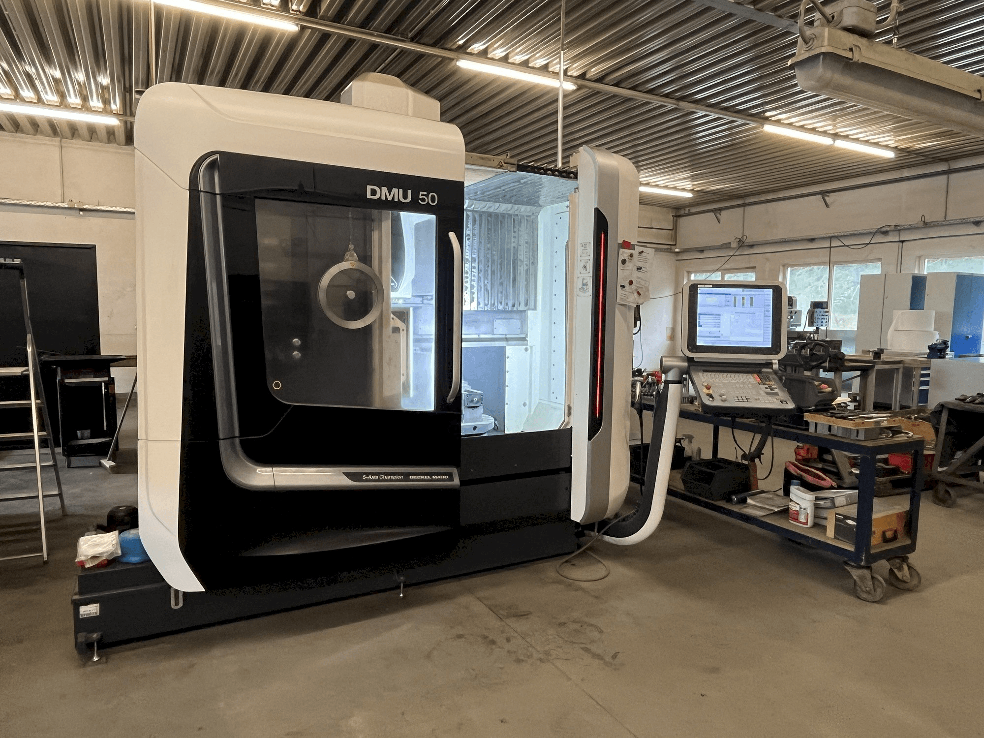 Prikaz stroja DECKEL MAHO DMU 50 sprijeda