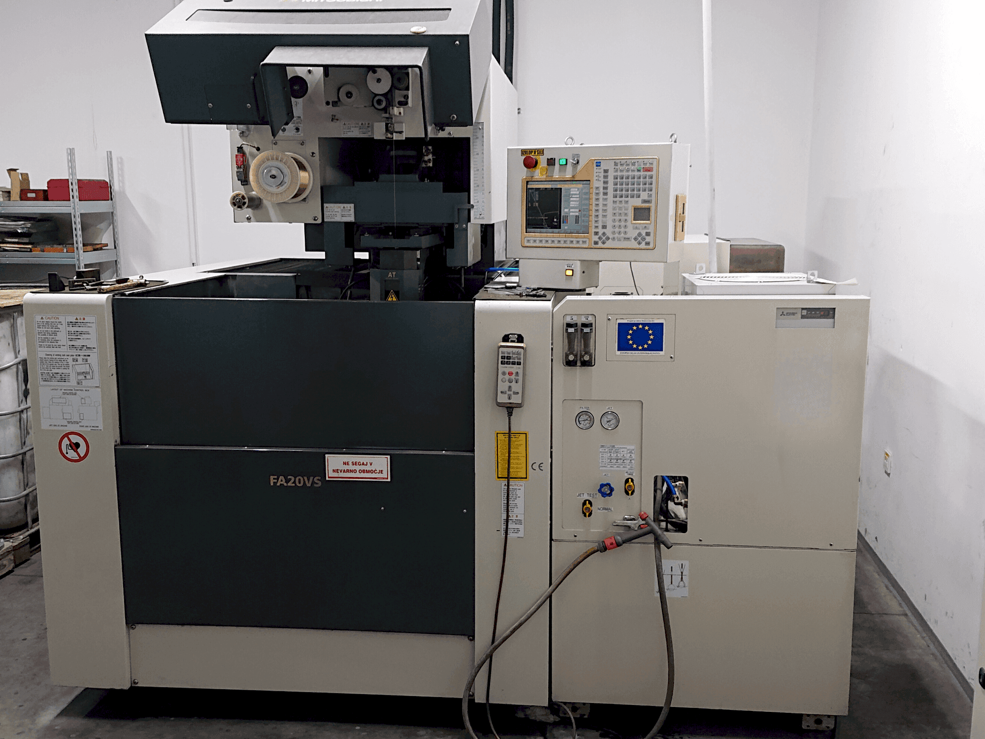 Prikaz stroja Mitsubishi Electric FA20-VS sprijeda