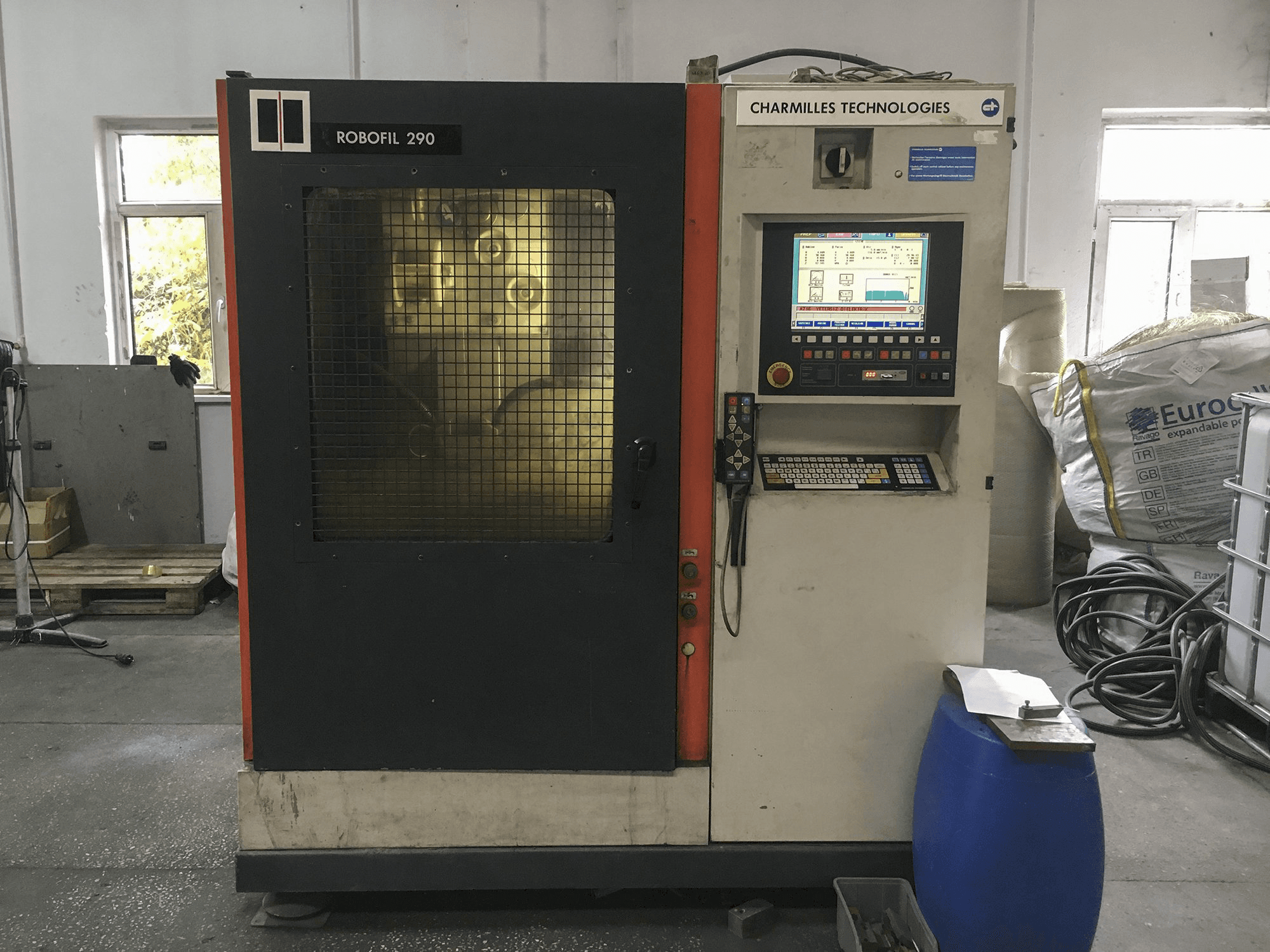 Prikaz stroja CHARMILLES ROBOFIL 290 sprijeda