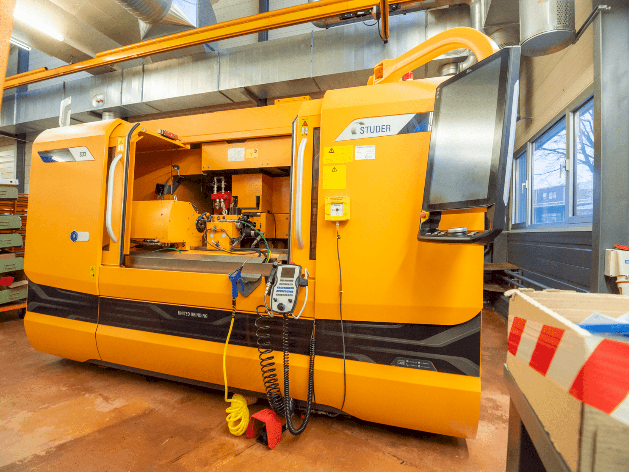 Prikaz stroja STUDER S33 sprijeda