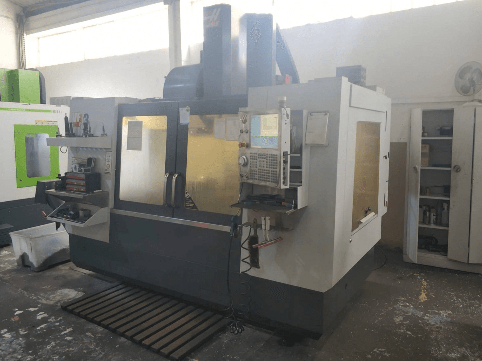 Prikaz stroja HAAS VF-3 sprijeda
