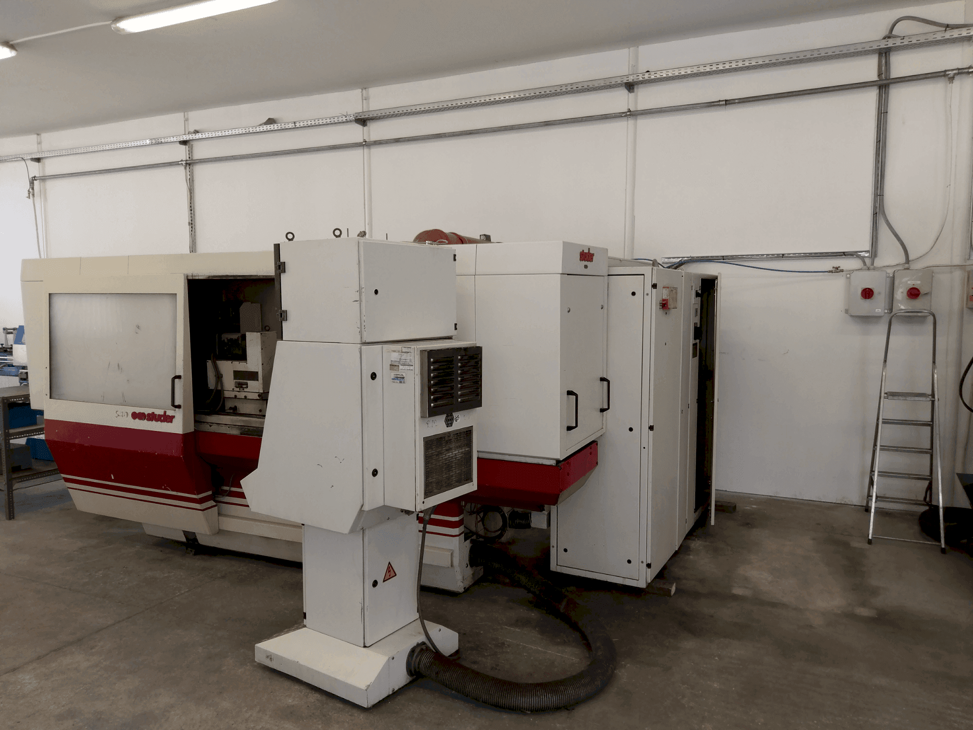 Prikaz stroja STUDER S40 sprijeda