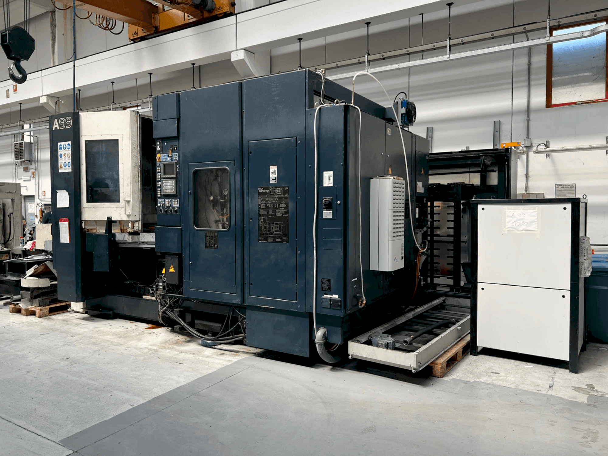 Prikaz stroja Makino A99-A132 sprijeda