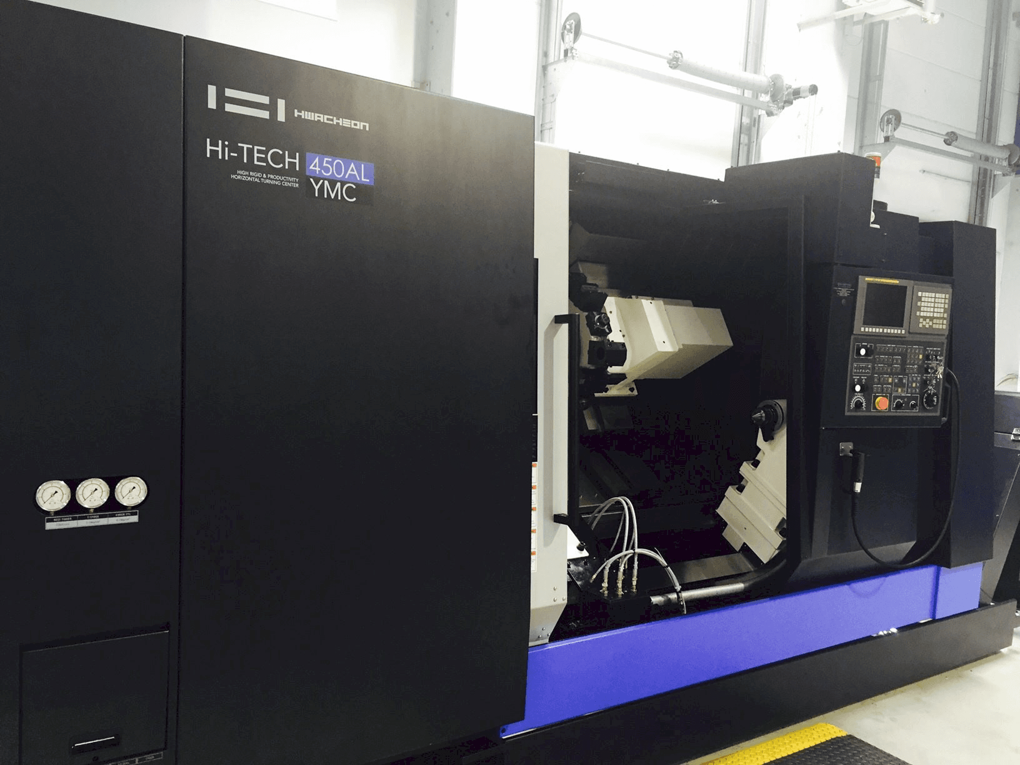 Prikaz stroja HWACHEON HI-TECH 450AL YMC sprijeda