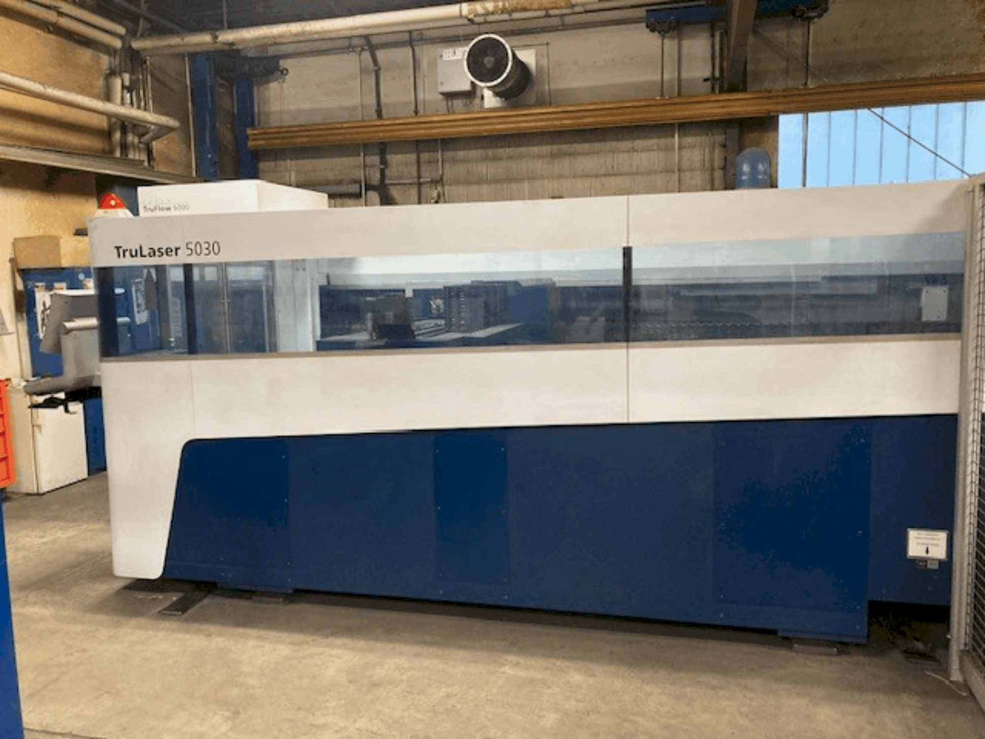 Prikaz stroja TRUMPF TruLaser 5030 (L52) sprijeda