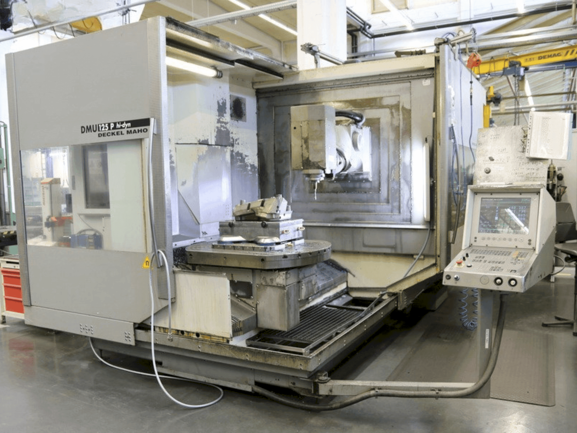 Prikaz stroja DECKEL MAHO DMU 125 P hi-dyn sprijeda