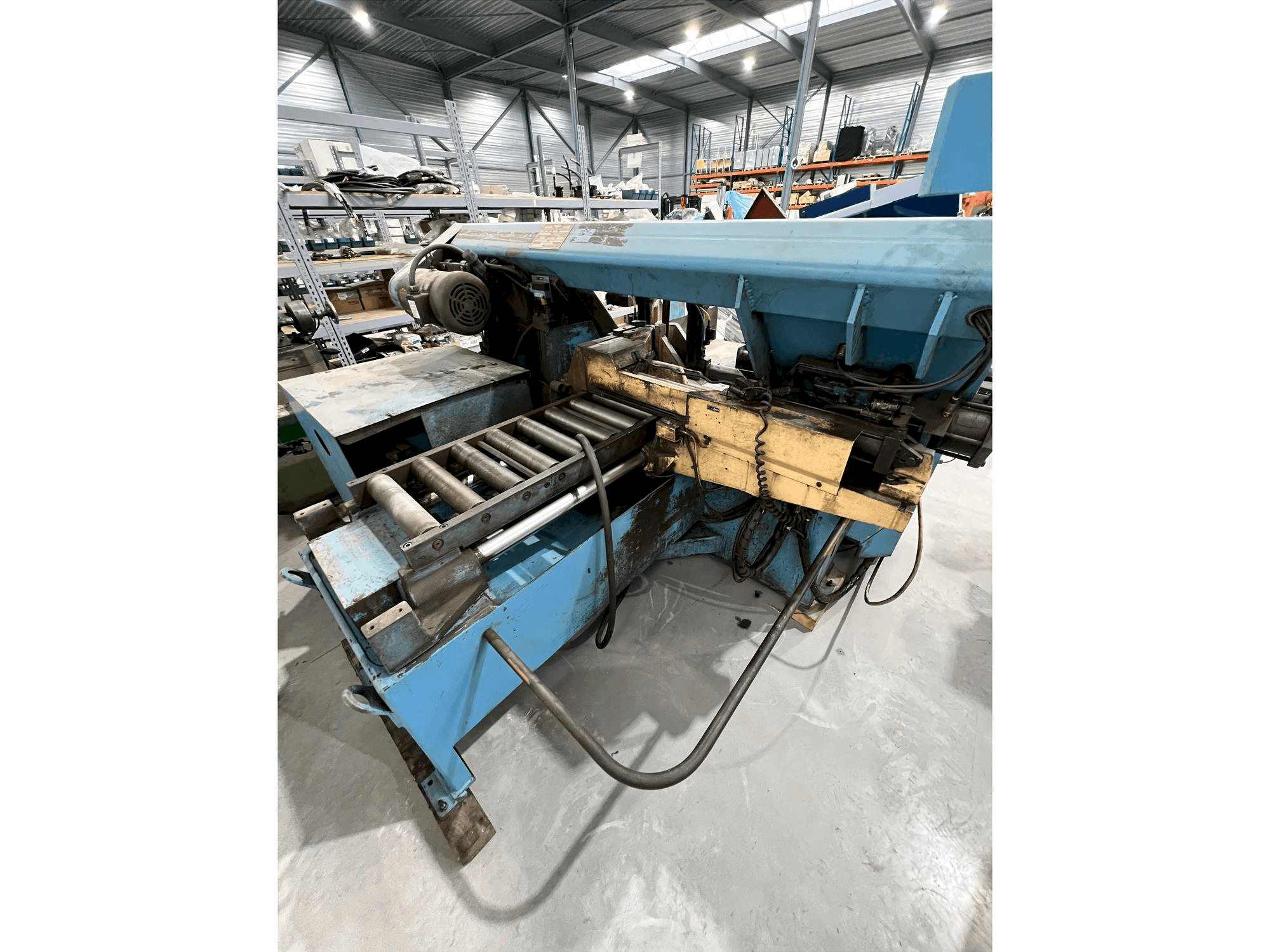 Prikaz stroja DoALL 3300NC sprijeda