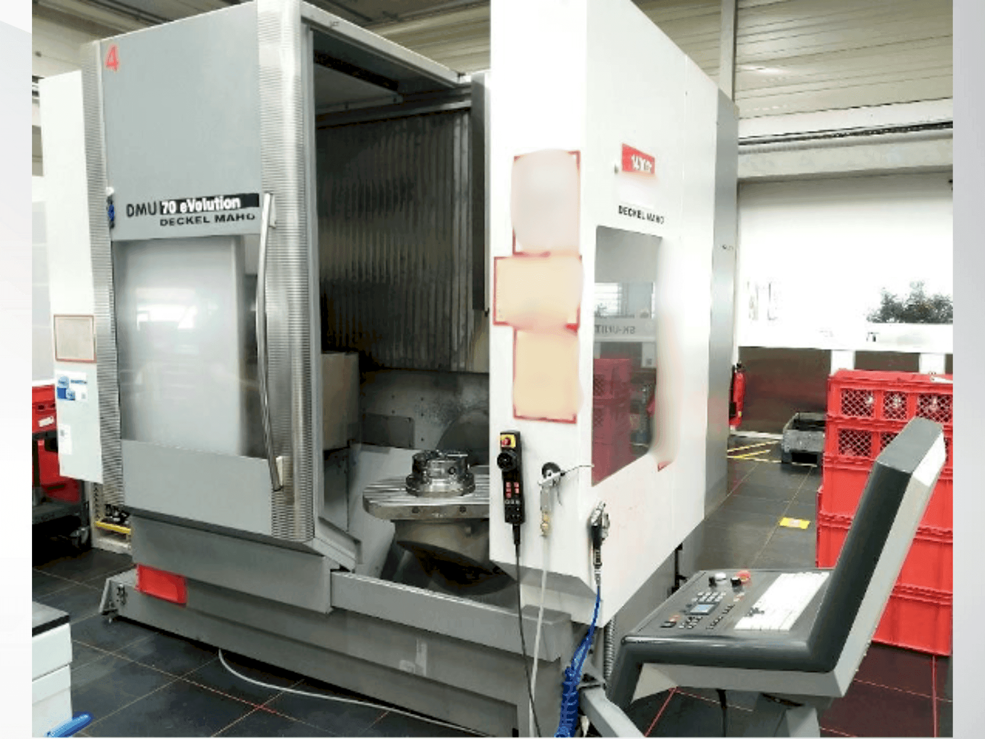 Prikaz stroja DECKEL DMU 70 eVolution sprijeda